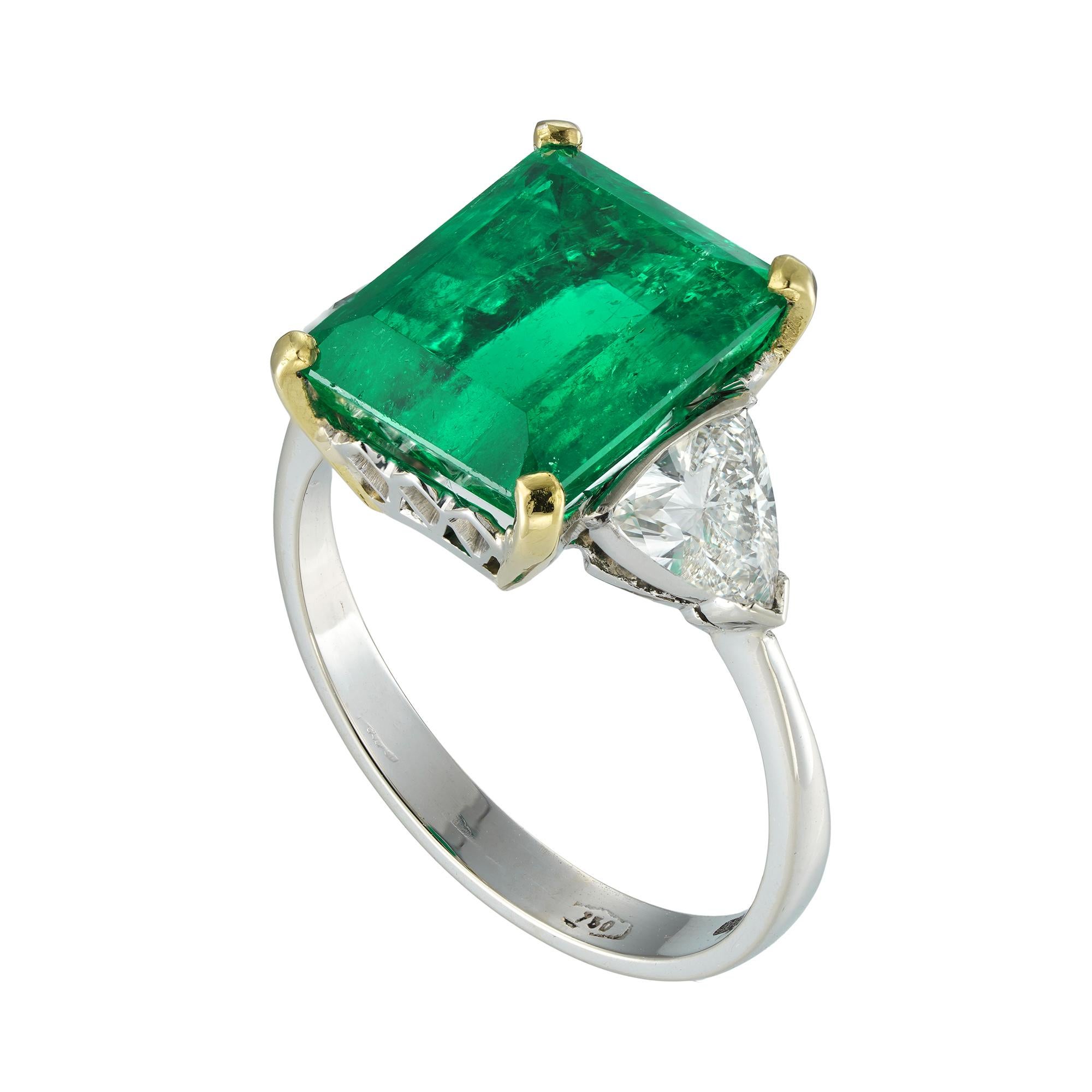 Modern A vintage Colombian emerald and diamond ring For Sale