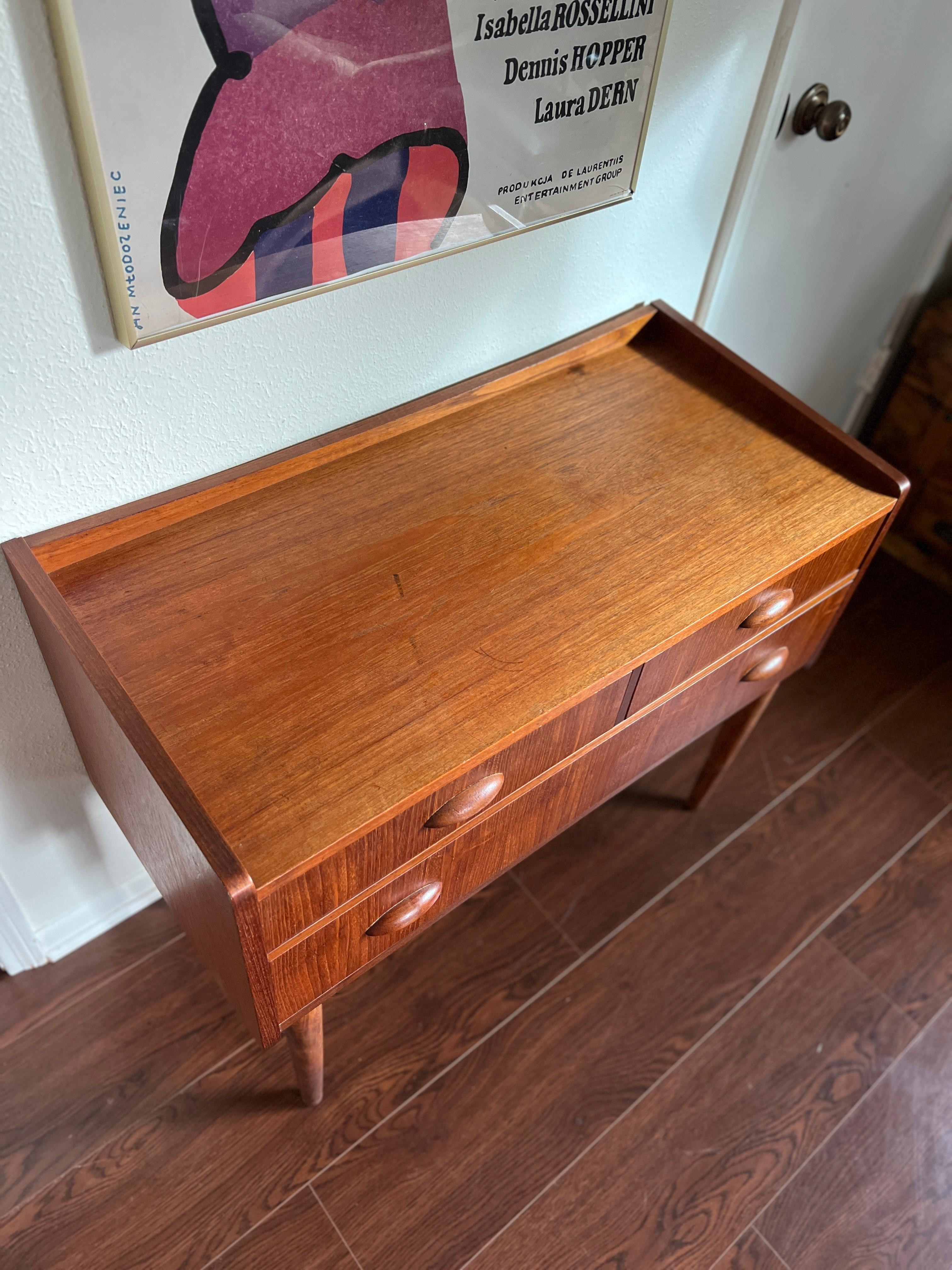 A vintage Danish teak chest or desk with a beautiful teak grain, circa 1960 For Sale 1