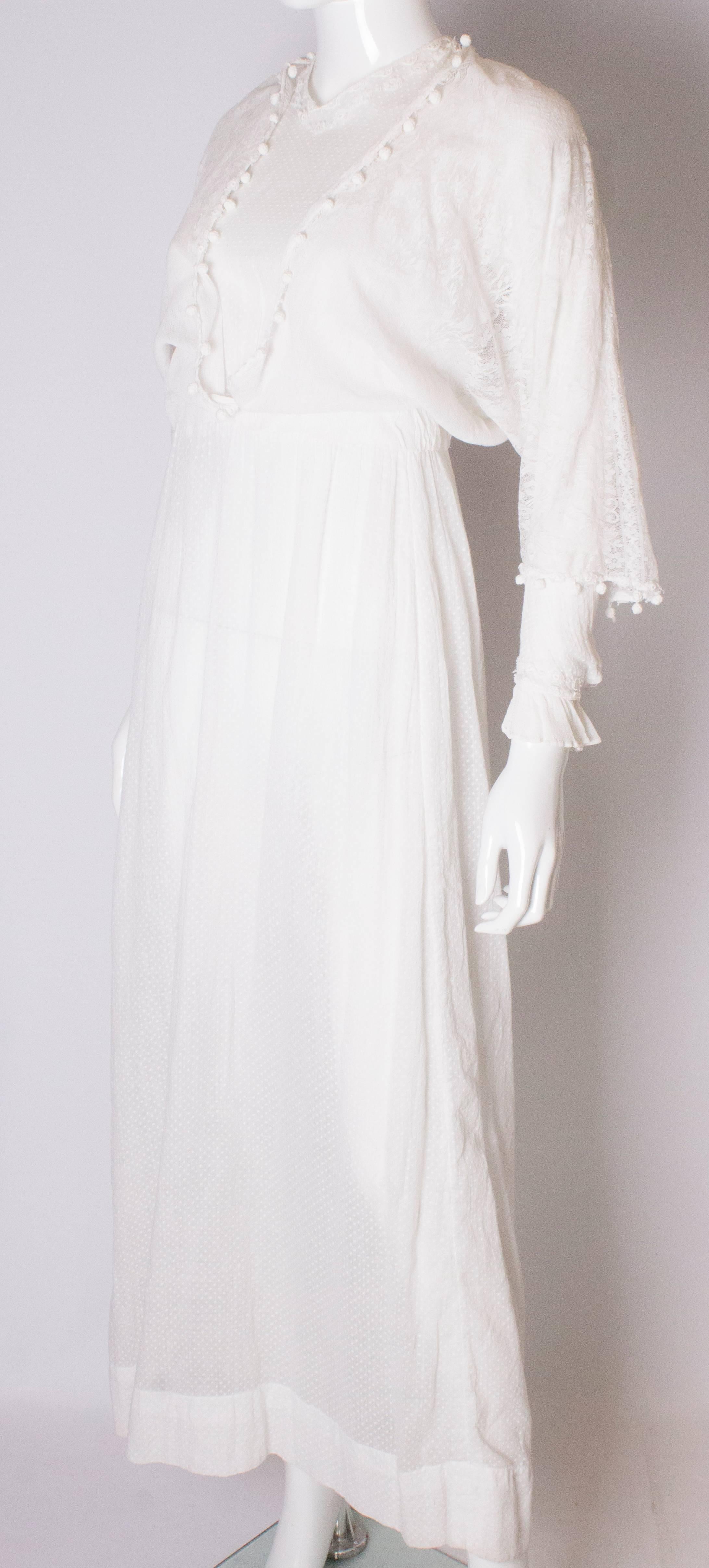 Edwardianisches weißes Vintage-Baumwoll-Lawnkleid mit Spitzendetails  im Zustand „Gut“ im Angebot in London, GB