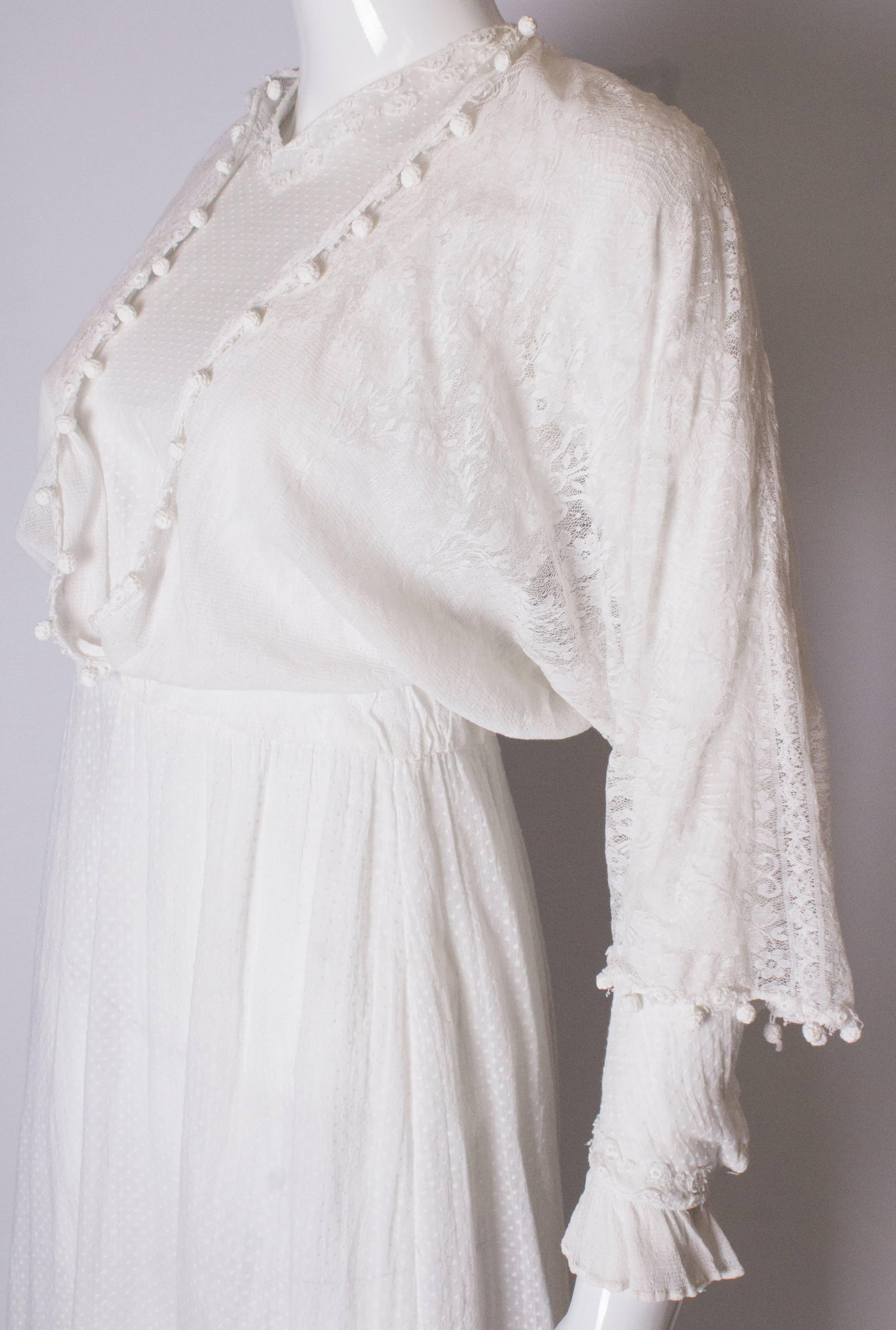 Edwardianisches weißes Vintage-Baumwoll-Lawnkleid mit Spitzendetails  Damen im Angebot