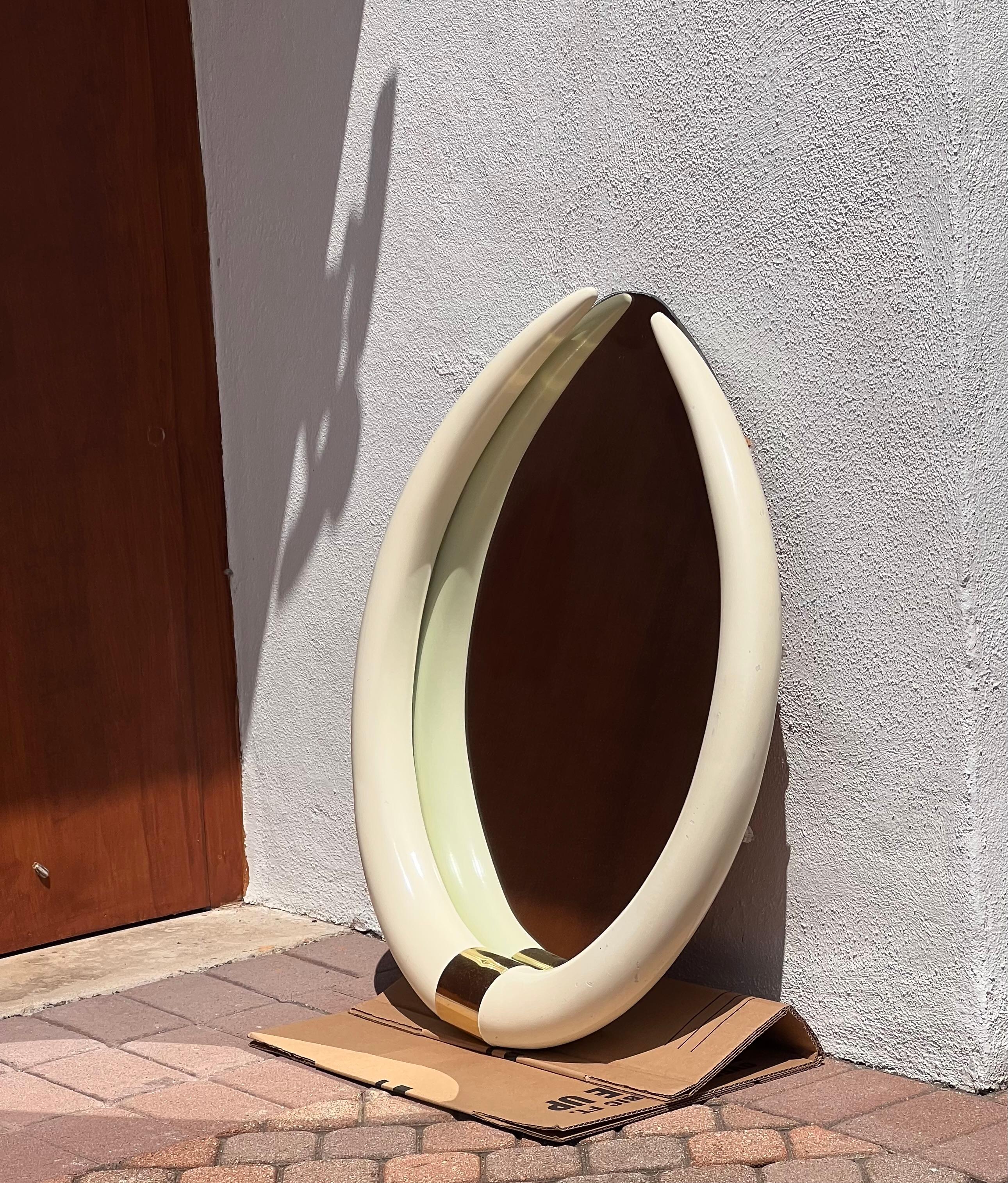 Postmoderne Miroir vintage en défense d'éléphant d'après Karl Springer, vers 1979 en vente