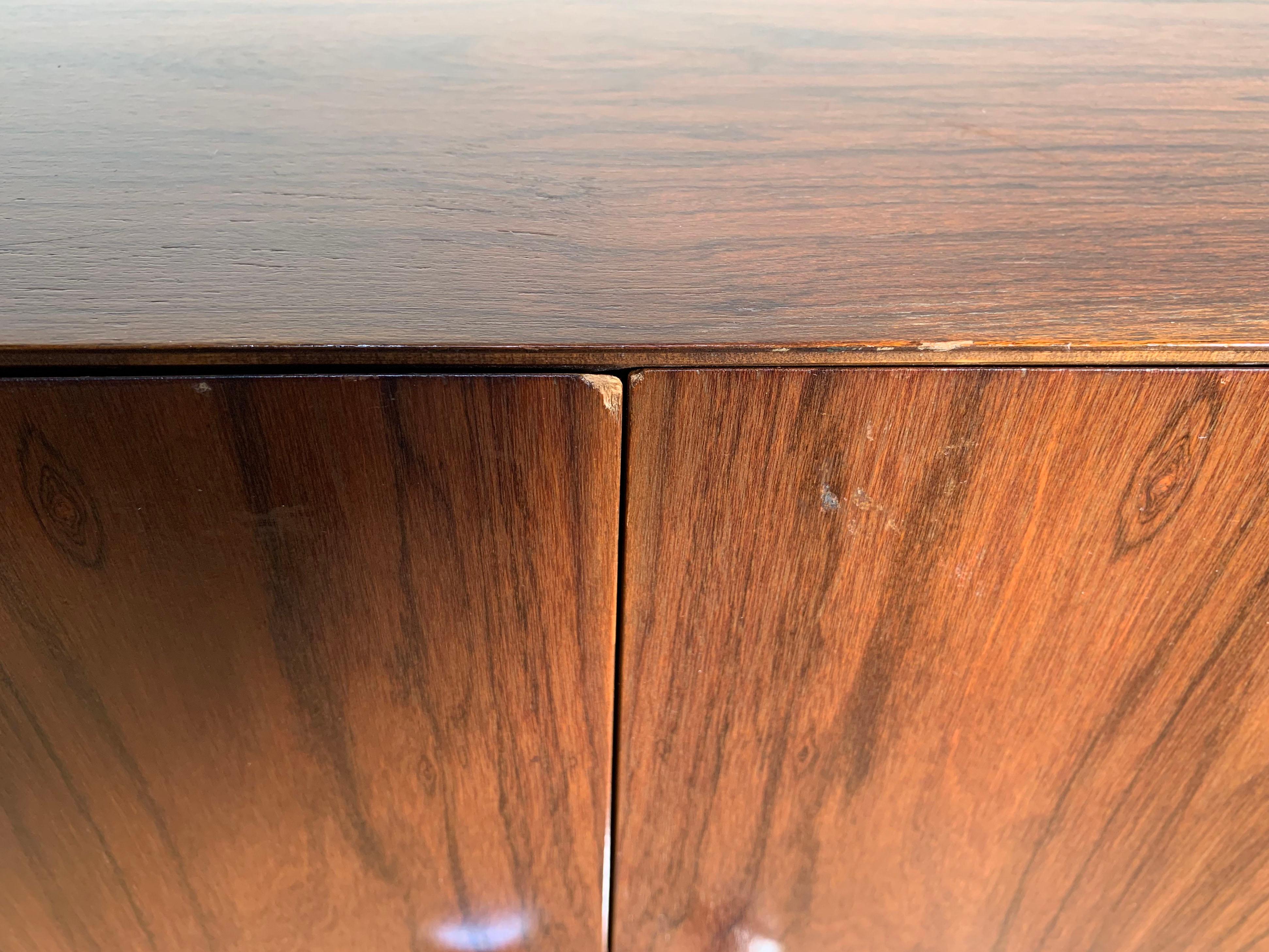 Ein Sideboard-Schrank aus exotischem Holz von Milo Baughman für Directional im Angebot 6