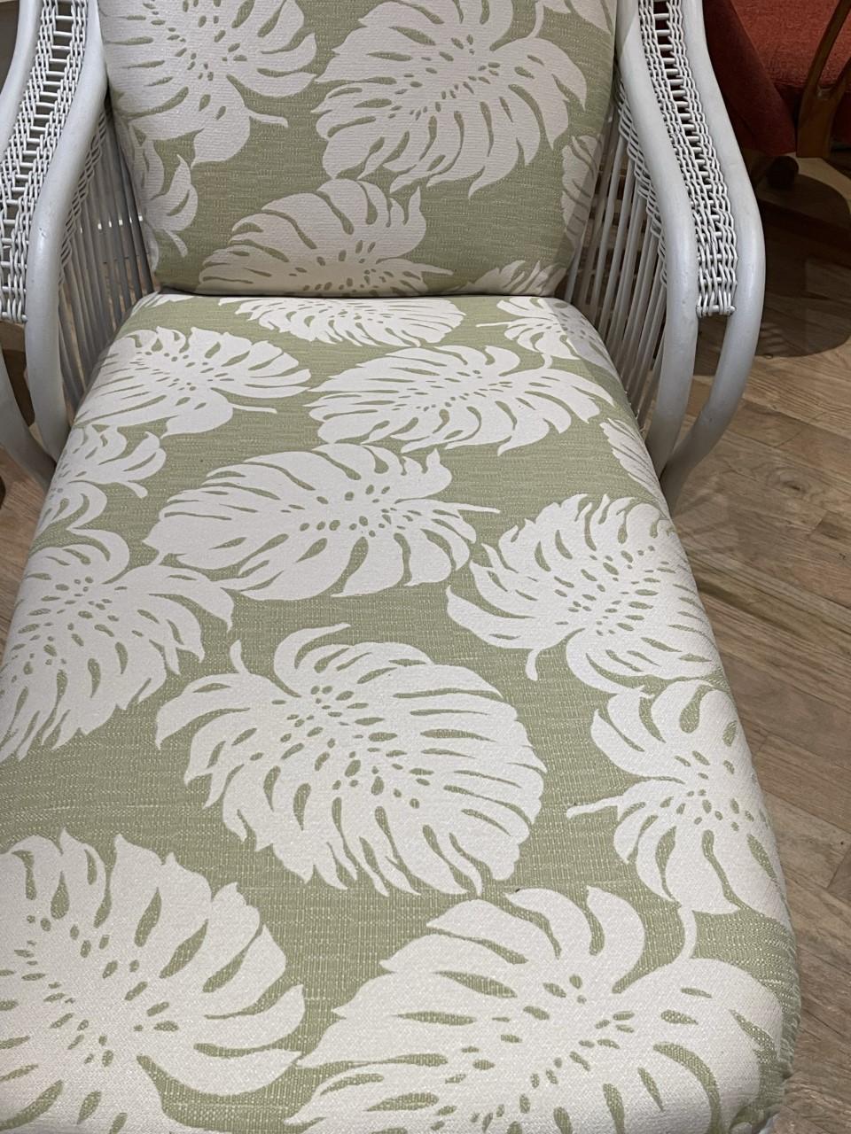 A newly upholstered Ficks and Reed chaise longue, indoor outdoor fabric, new fill in cushions, zippers installed. Lovely condition, easily placed in most settings.
F & R now in business for over 60 years, known for quality furniture.