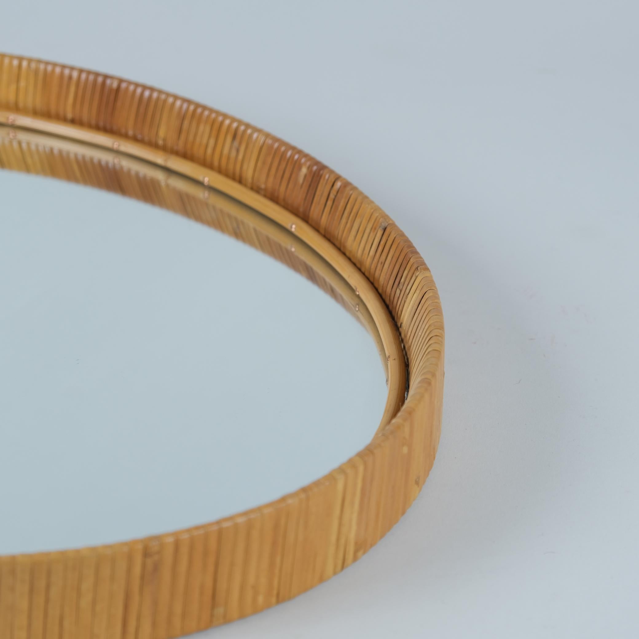 Specchio ovale in rattan finlandese d'epoca, anni '60 in vendita 2