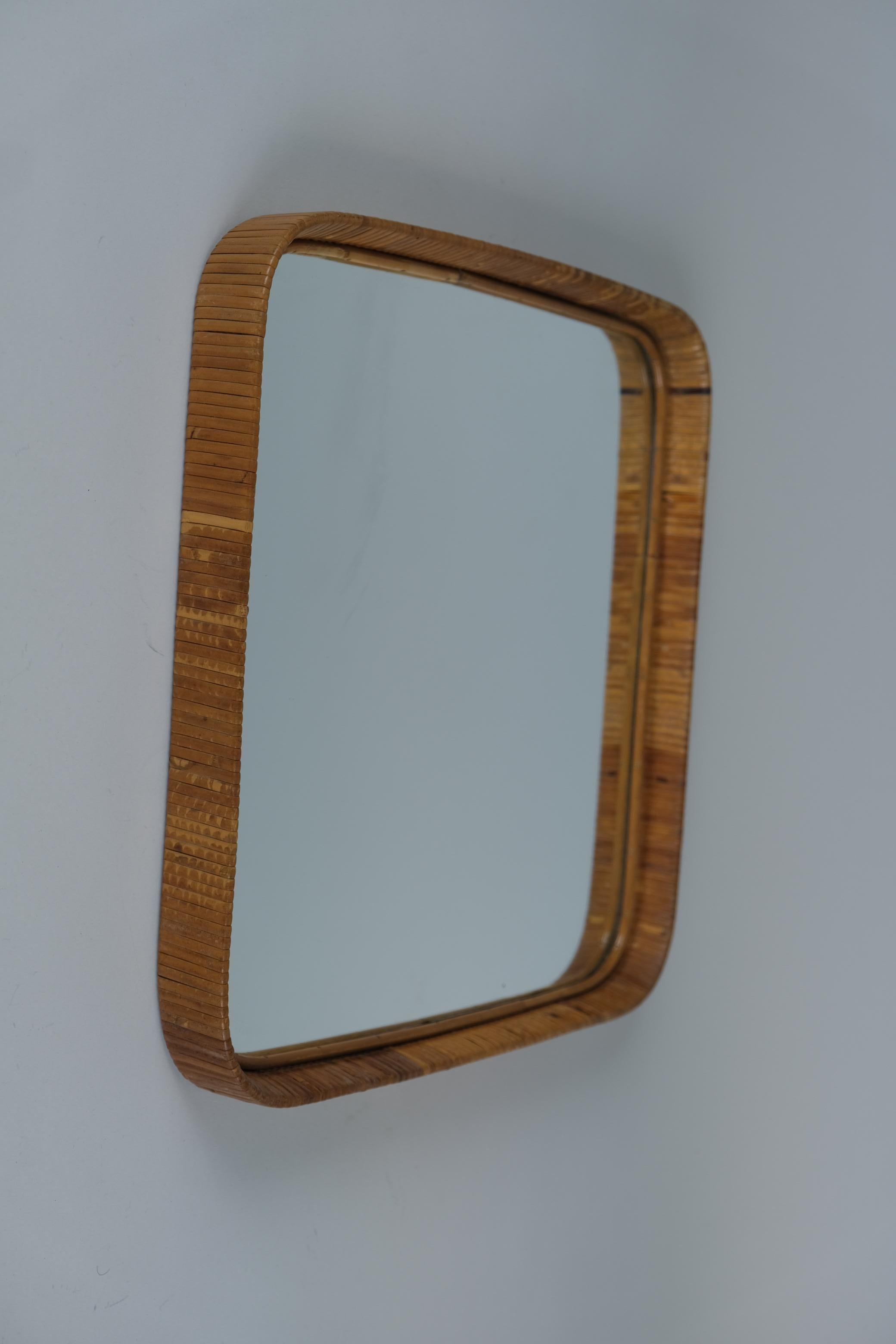 Specchio quadrato in rattan finlandese d'epoca, anni '60 in vendita 1