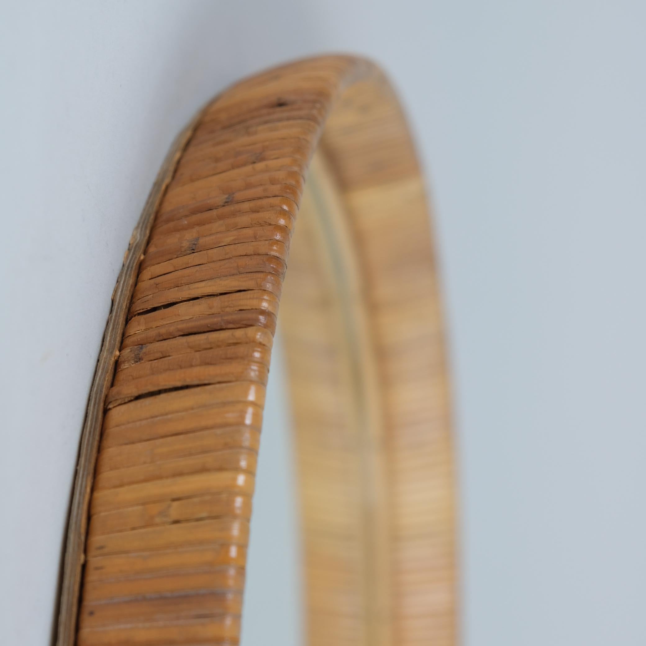 Specchio finlandese rotondo in rattan, 1960 In condizioni buone in vendita a Helsinki, FI