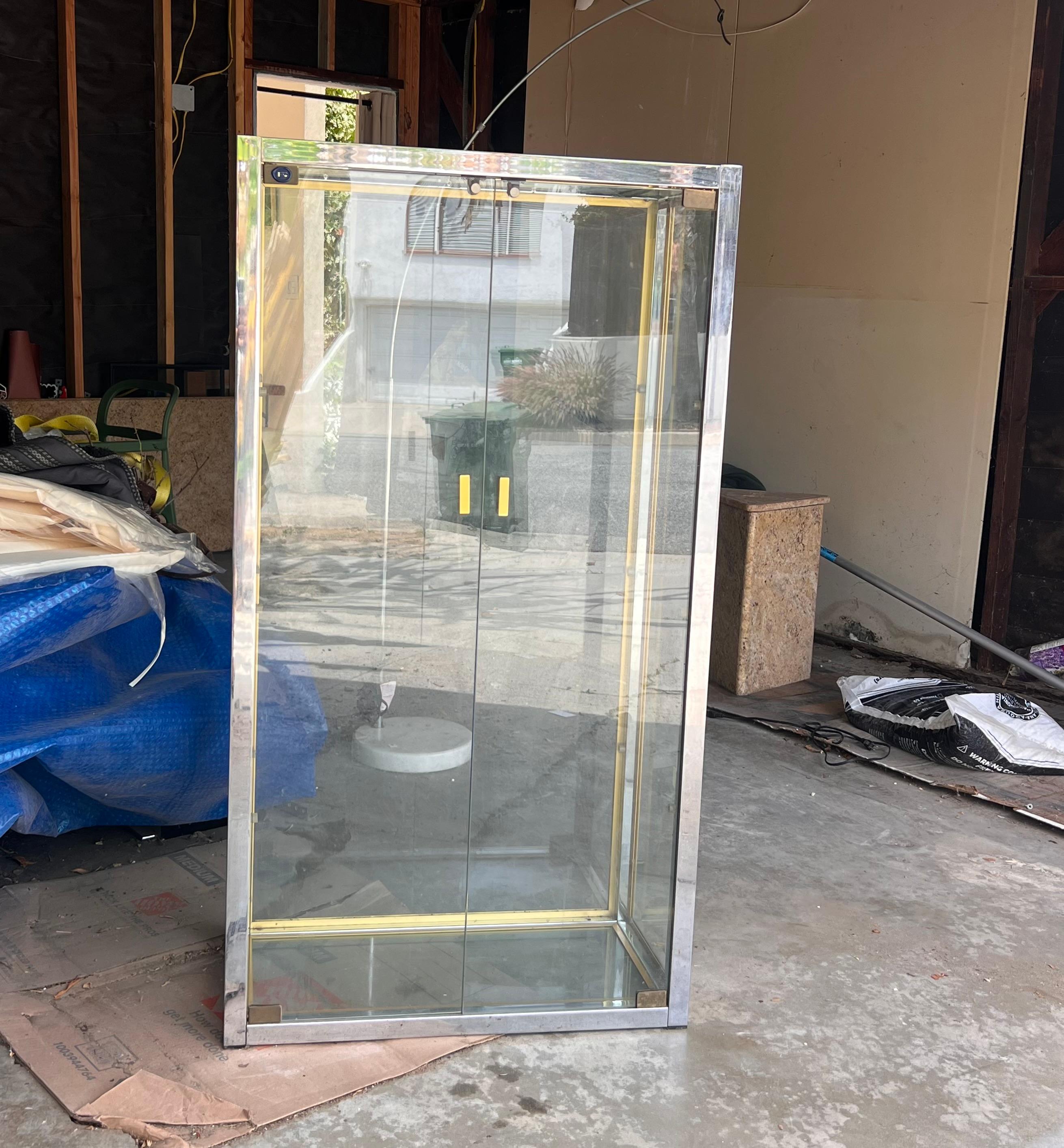 A vintage French glass and chrome curio cabinet / vitrine by Camard, 20th c In Good Condition In View Park, CA