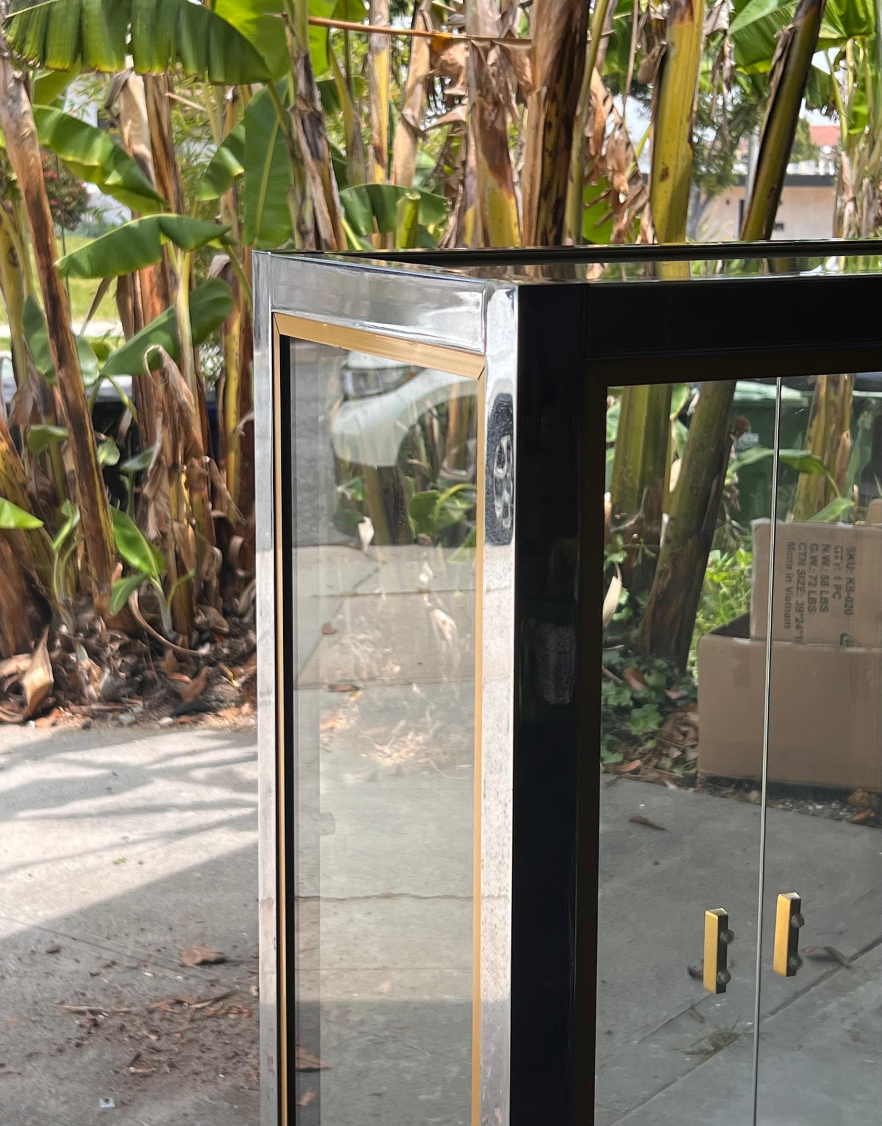 A vintage French glass and chrome curio cabinet / vitrine by Camard, 20th c 2