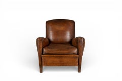 Una poltrona francese d'epoca in pelle