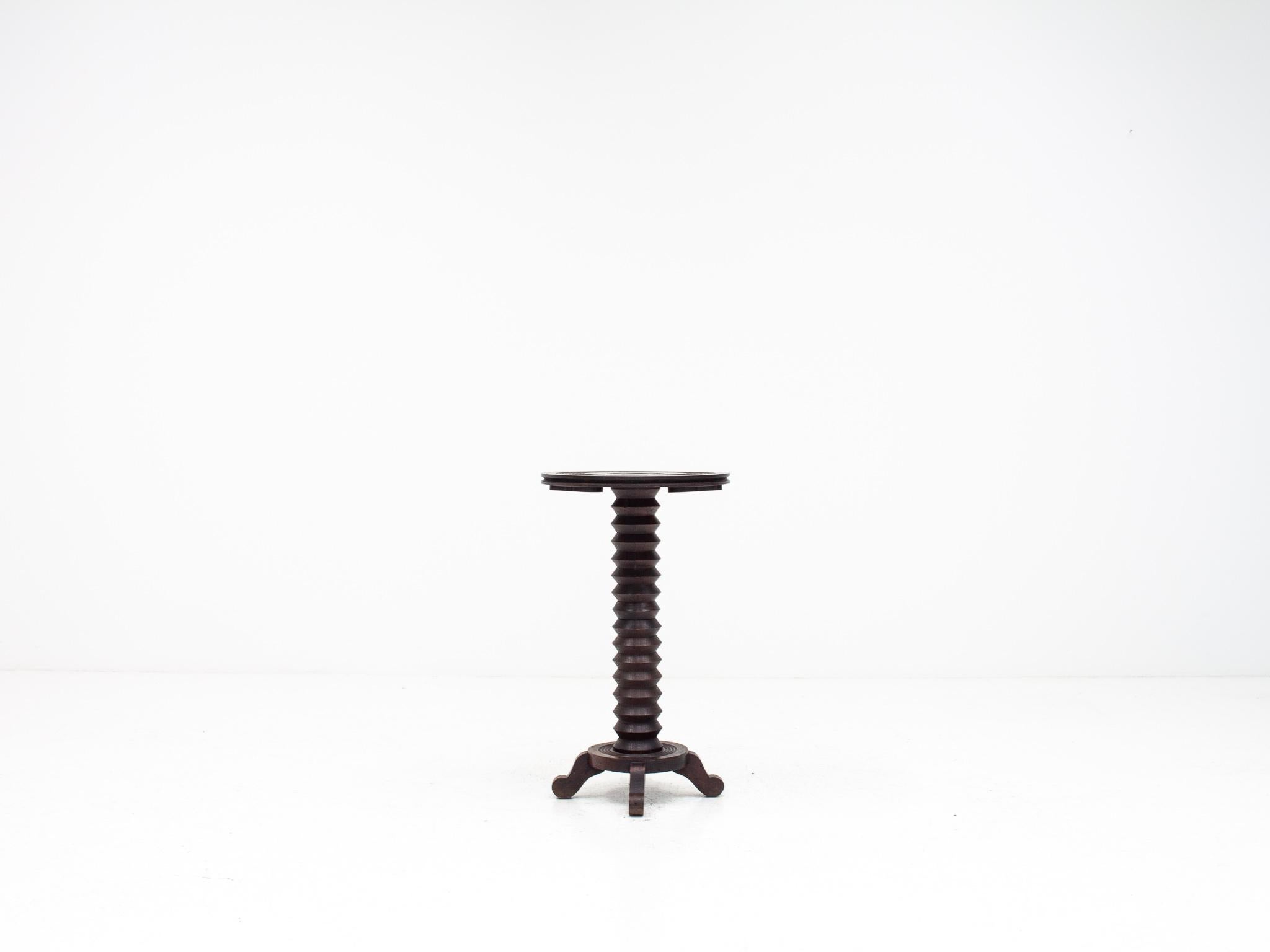 Französischer Vintage-Sockeltisch mit gedrechseltem Sockel und gedrechseltem Sockel, erinnert an Charles Dudouyt im Angebot 1