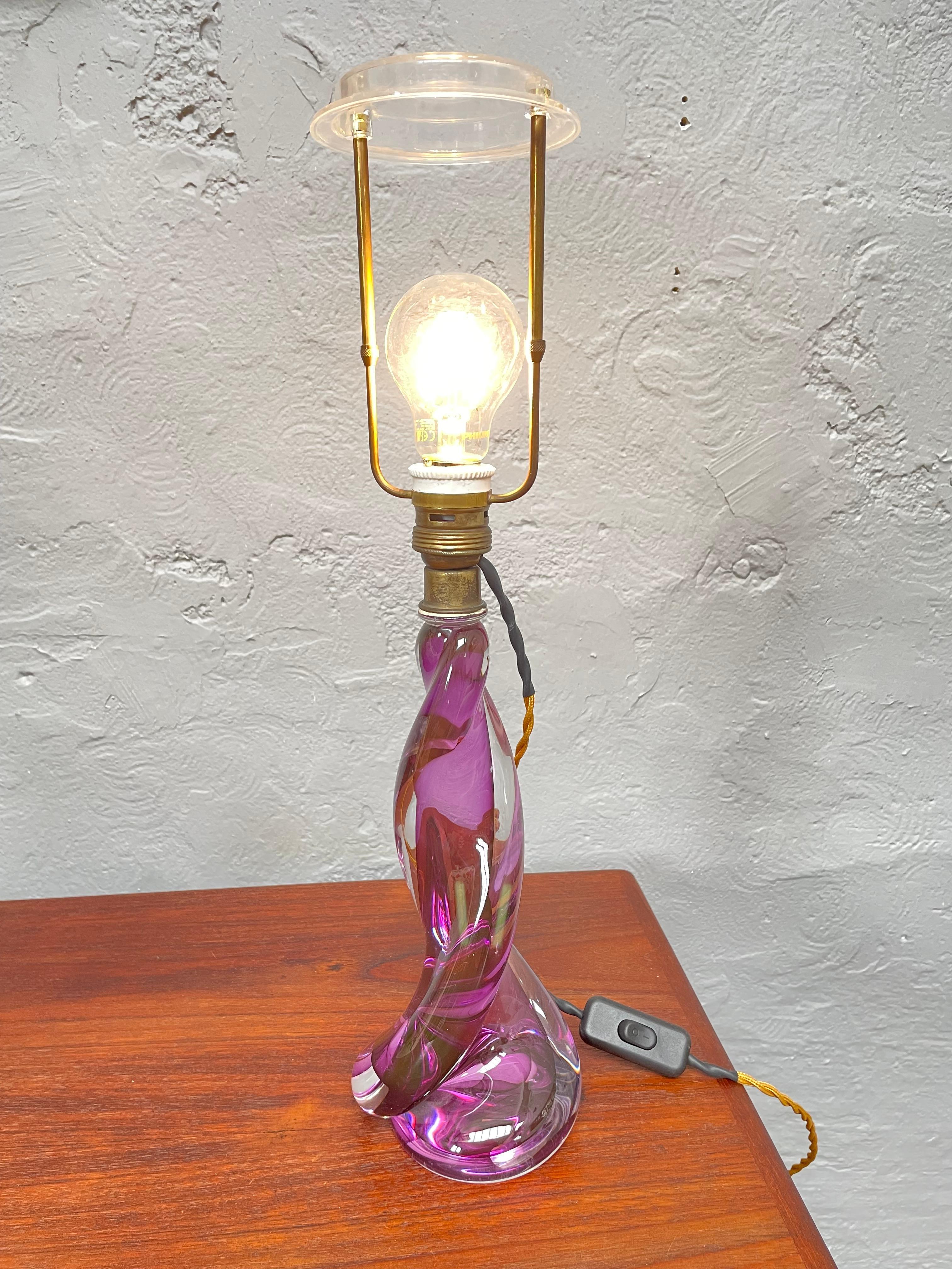Ein Vintage-Tischlampe aus Glas von Val Saint Lambert aus Belgien (Mitte des 20. Jahrhunderts) im Angebot