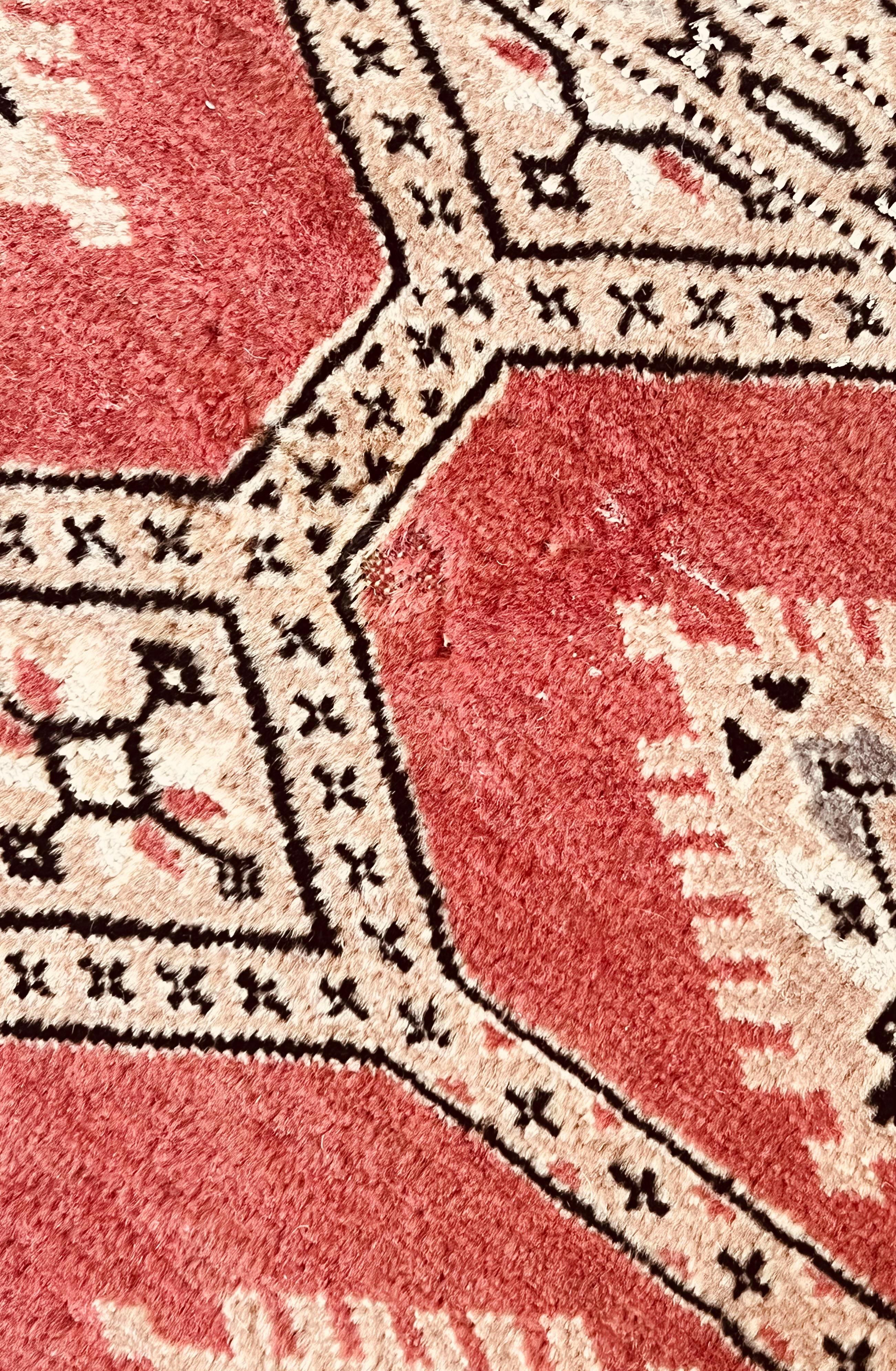 Handgewebter pakistanischer Wollteppich, 20. Jahrhundert im Angebot 4