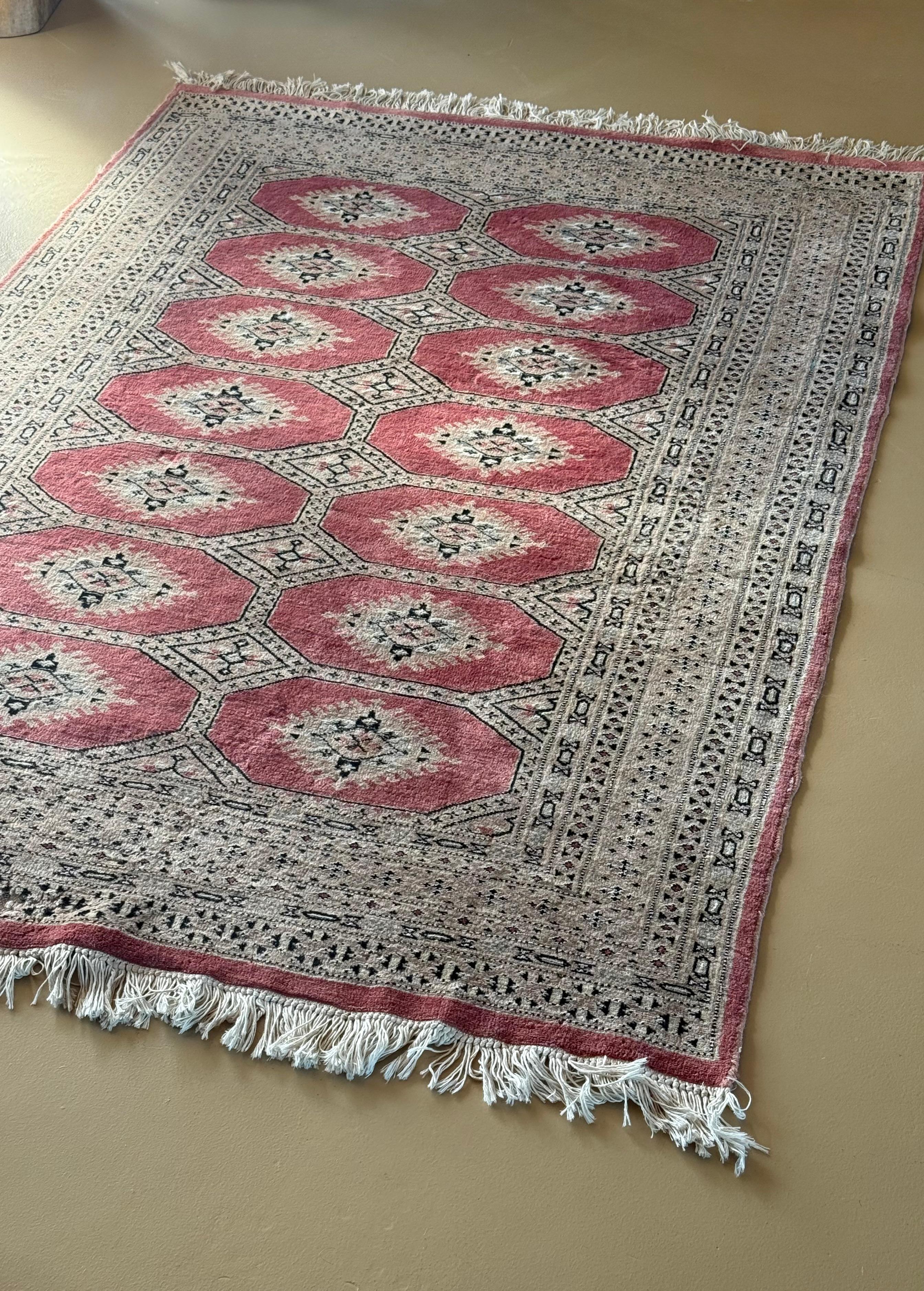 Handgewebter pakistanischer Wollteppich, 20. Jahrhundert im Angebot 14