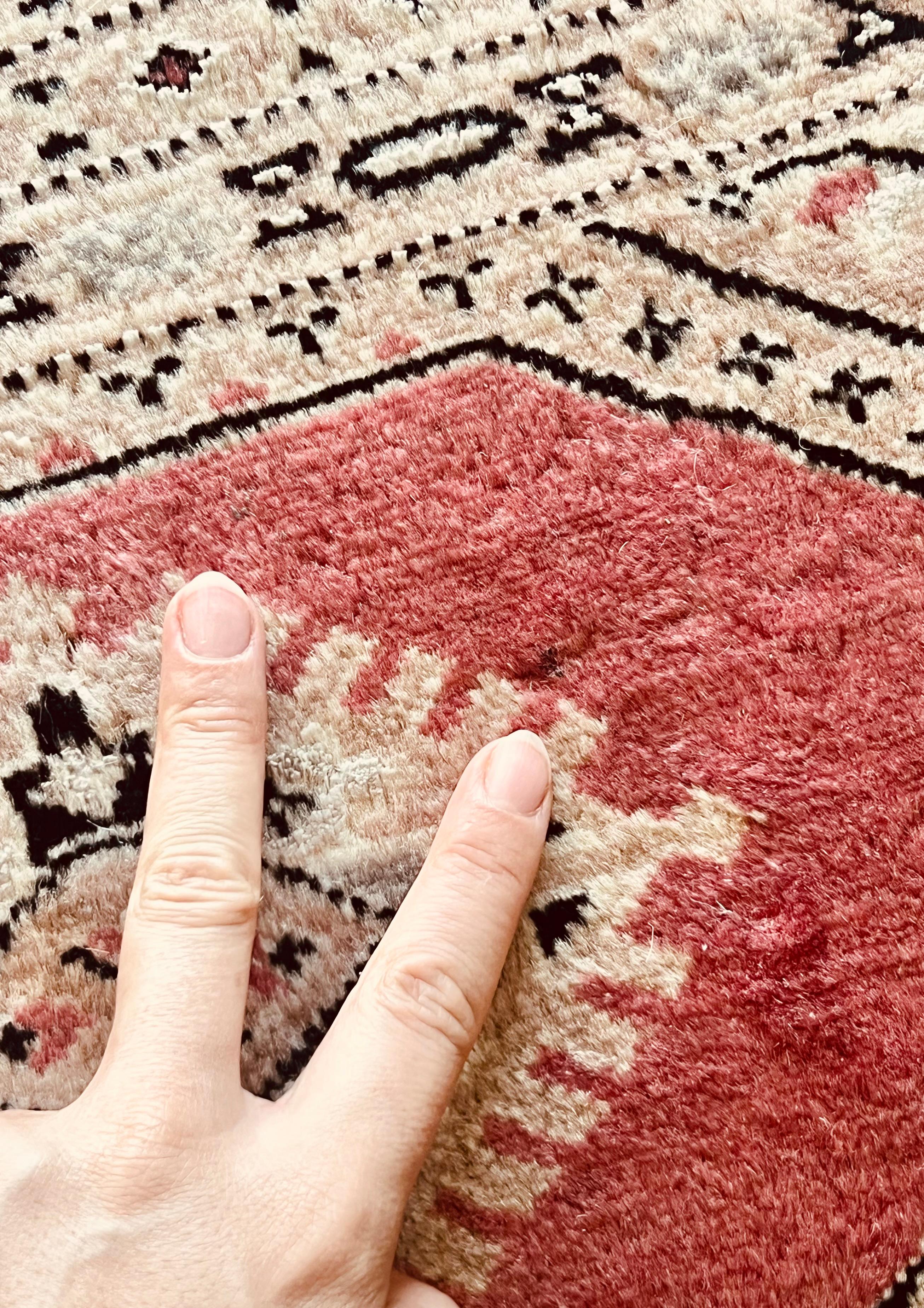 Handgewebter pakistanischer Wollteppich, 20. Jahrhundert im Angebot 3