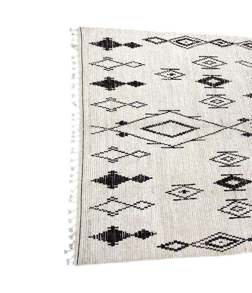 A vintage handwoven Moroccan berber rug, with tribal pattern For Sale 3