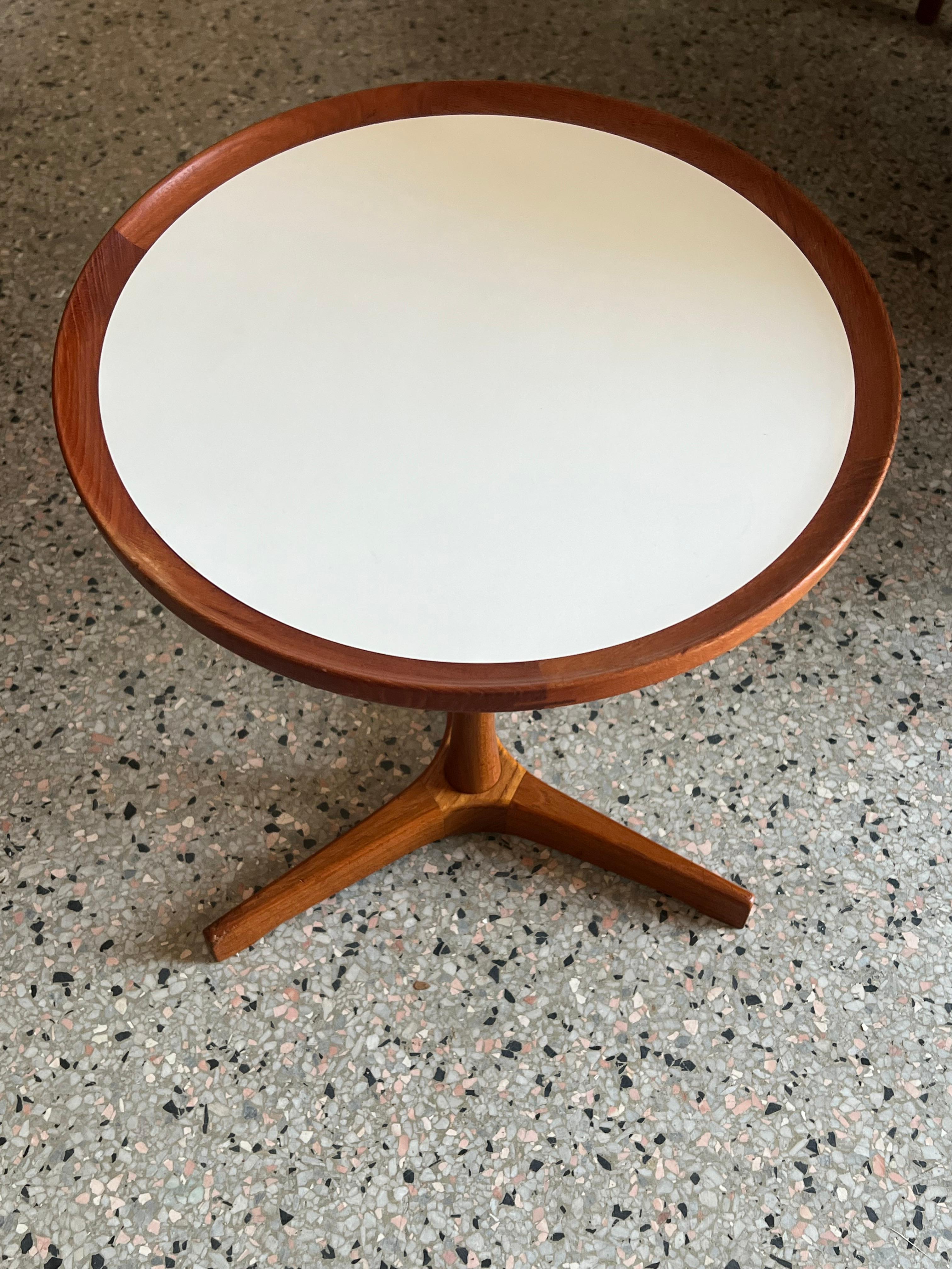 Mid-Century Modern Table d'appoint danoise vintage Hans Andersen en vente