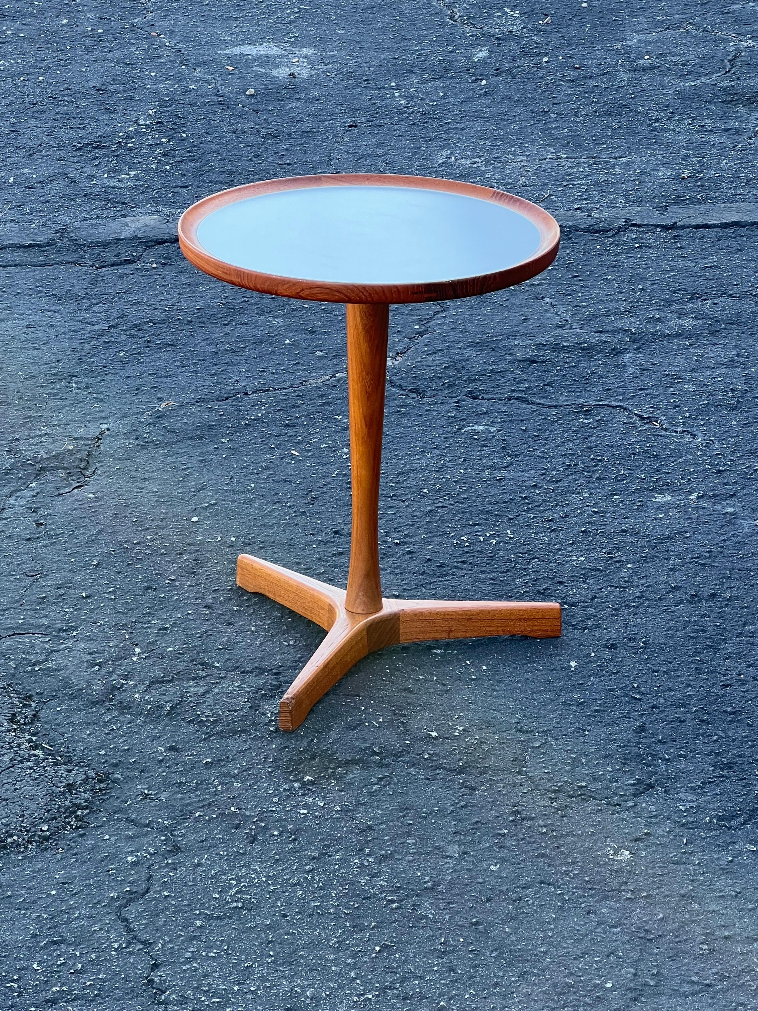 A Vintage Hans Andersen Danish Side Table For Sale 1
