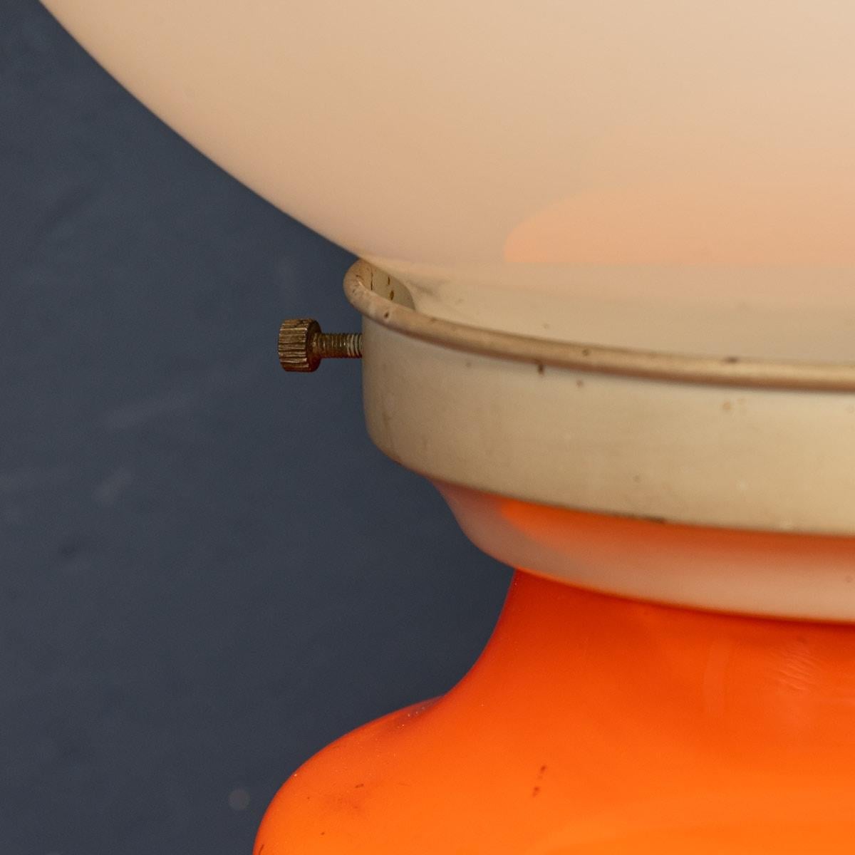 Una lampada da tavolo vintage Italian Lamp 