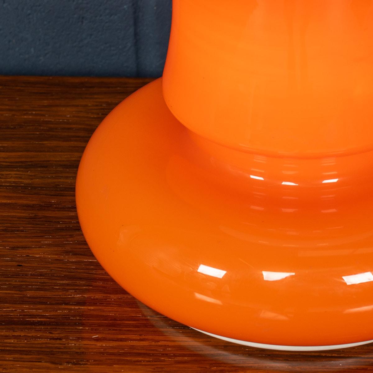Una lampada da tavolo vintage Italian Lamp 