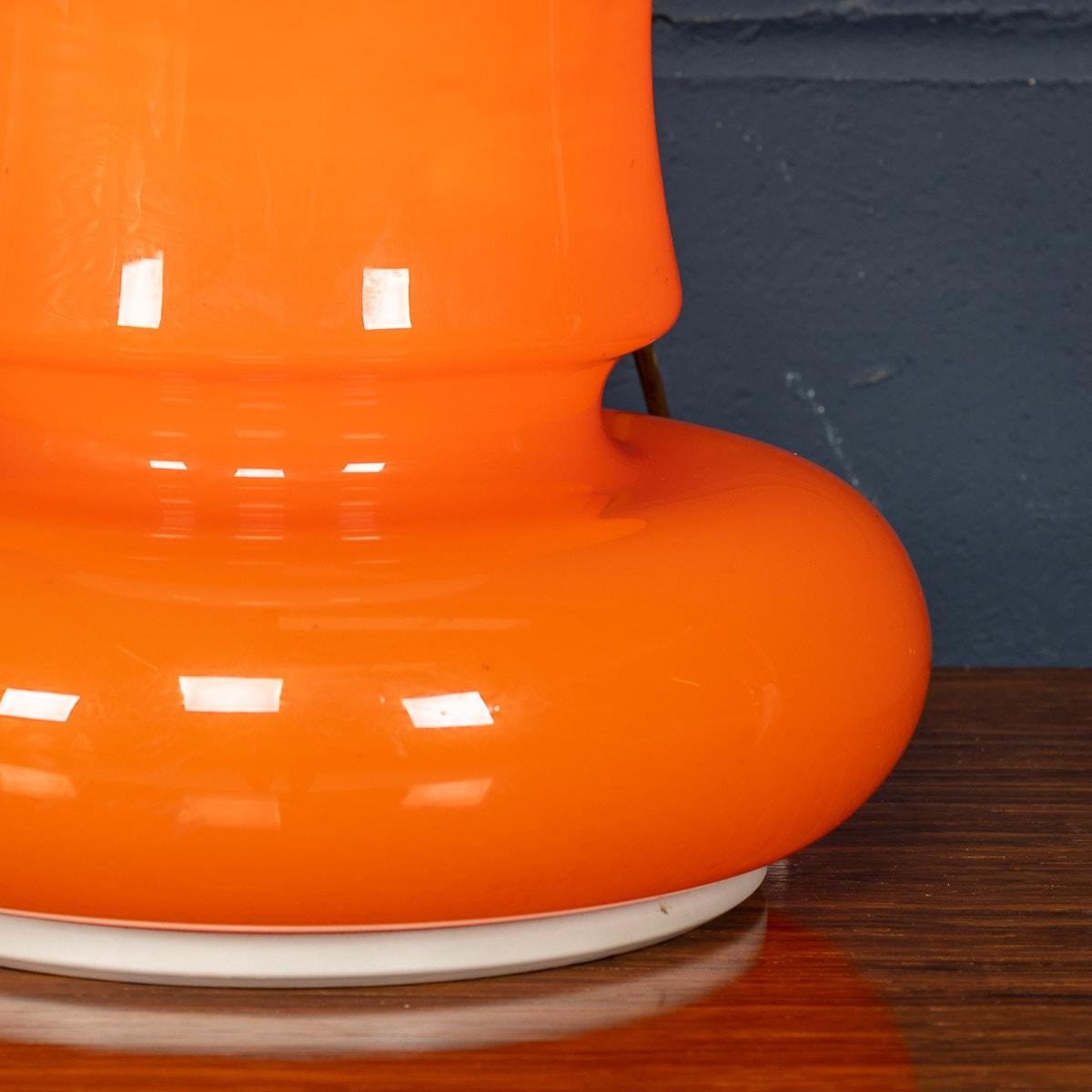 Una lampada da tavolo vintage Italian Lamp 