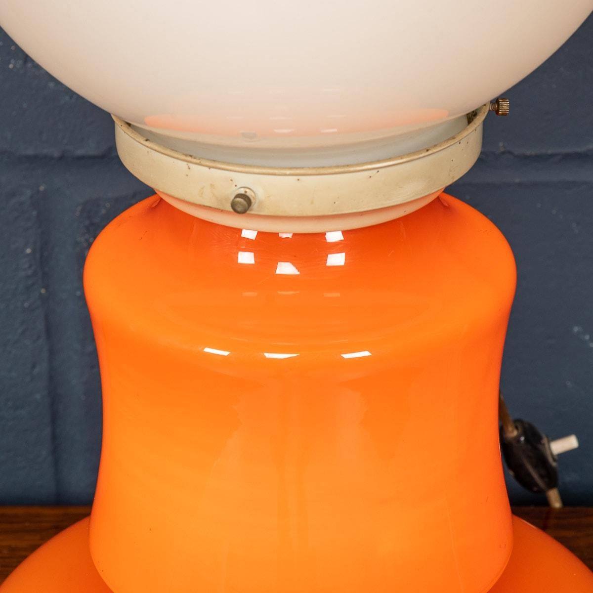 Una lampada da tavolo vintage Italian Lamp 