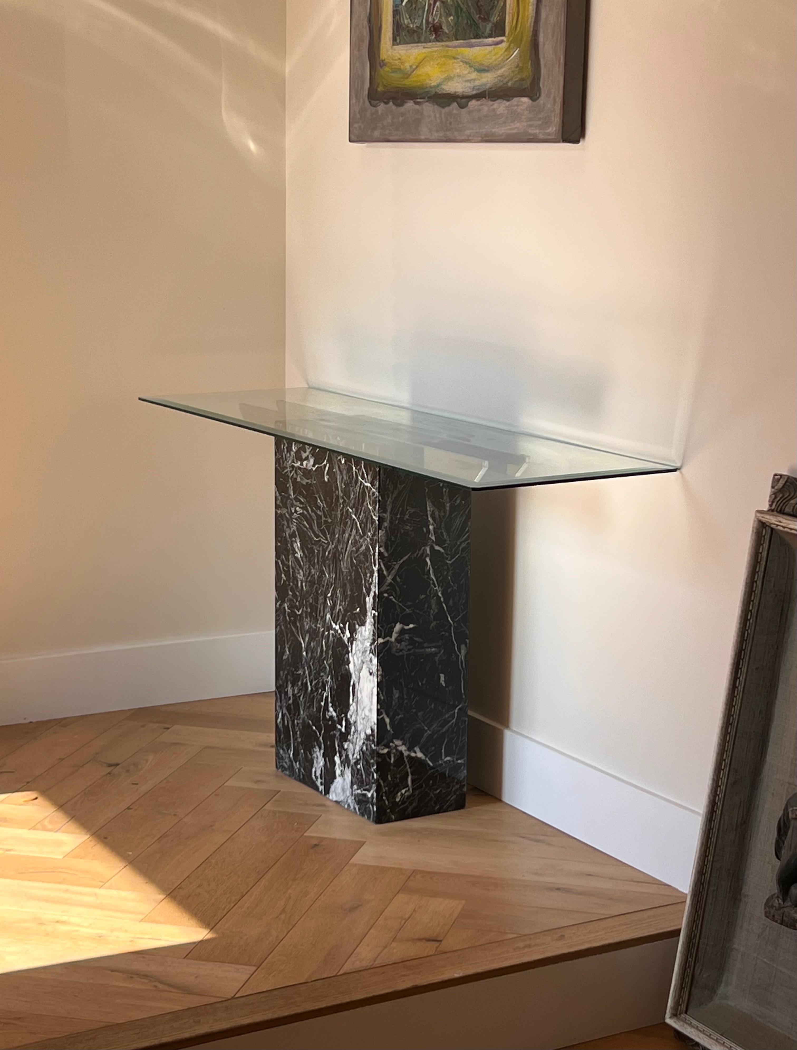 A vintage Italian black marble console table with chrome and glass, late 20th c. For Sale 3