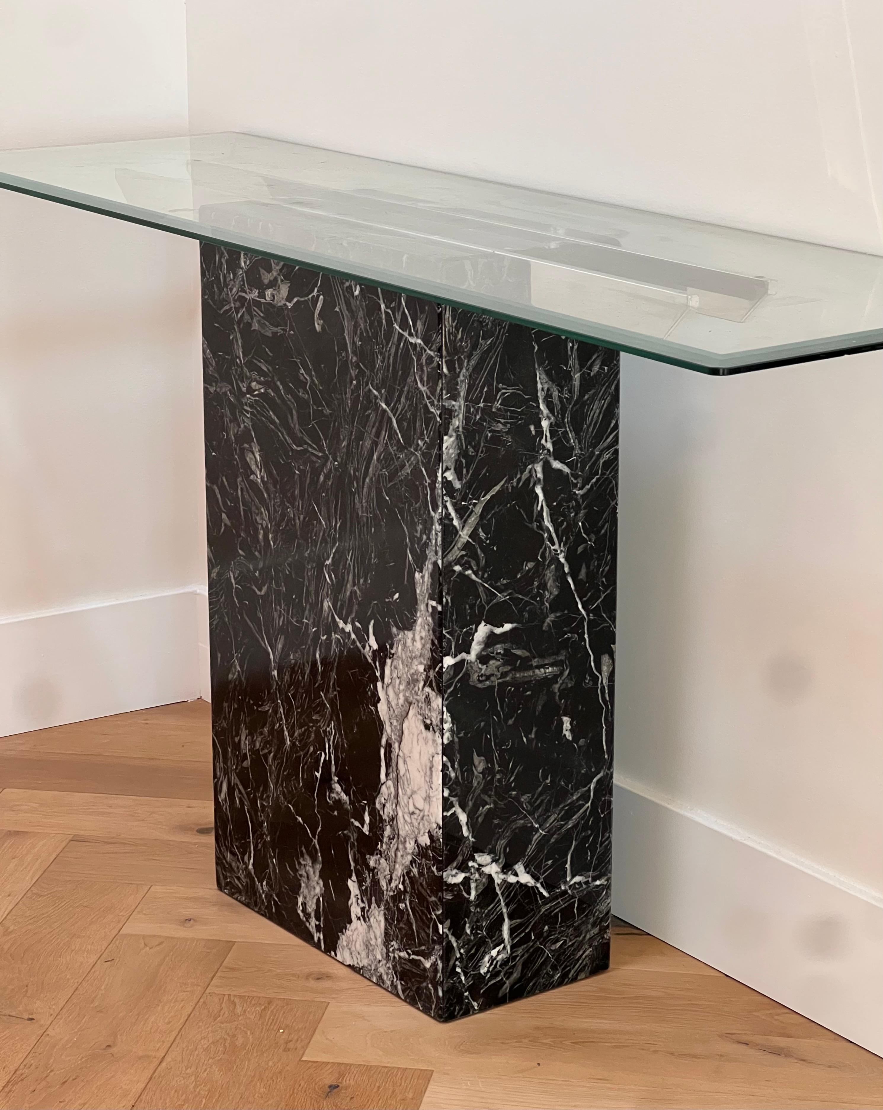 A vintage Italian black marble console table with chrome and glass, late 20th c. For Sale 13