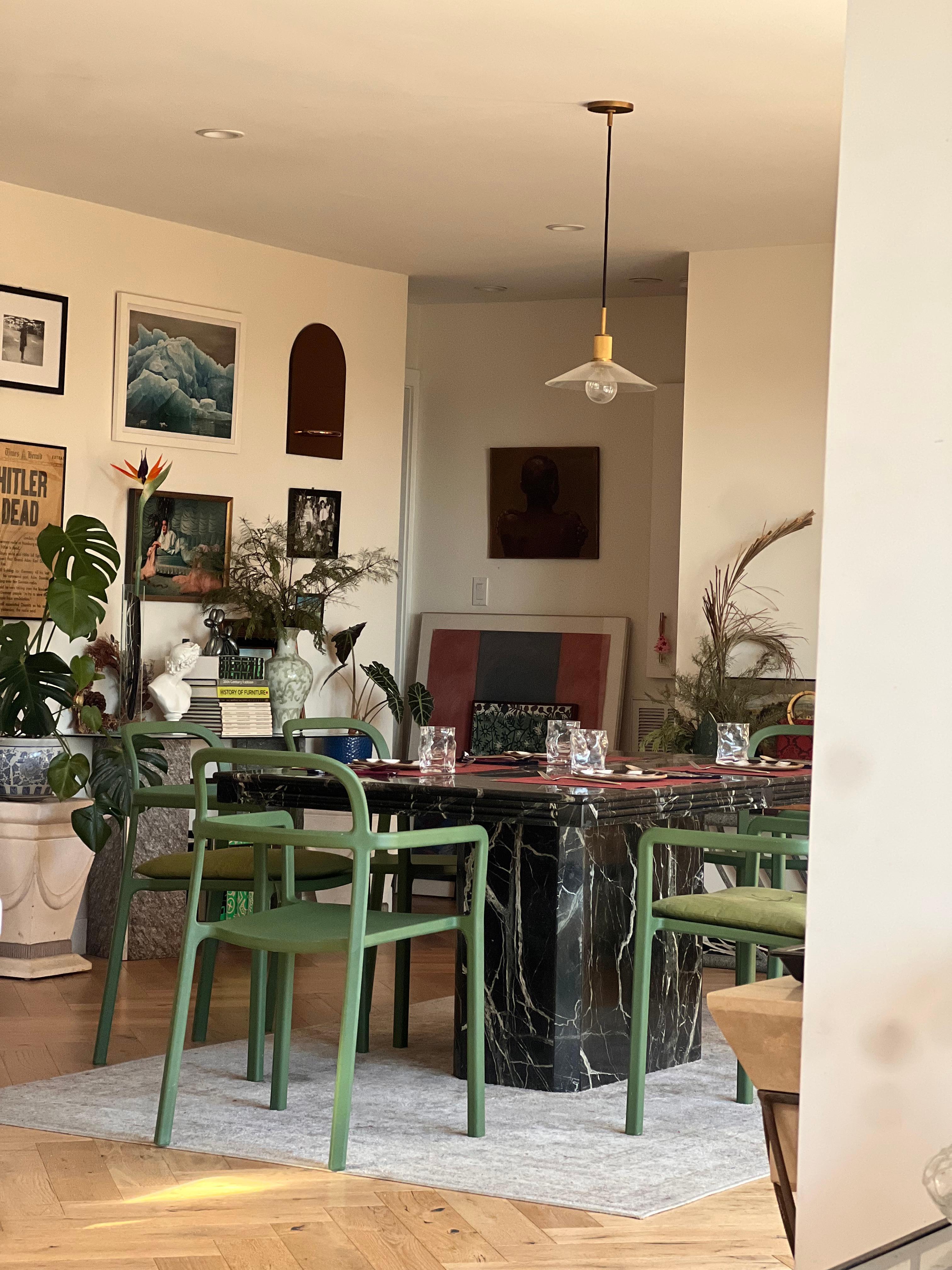 A vintage Italian black marble dining table, 20th century 9