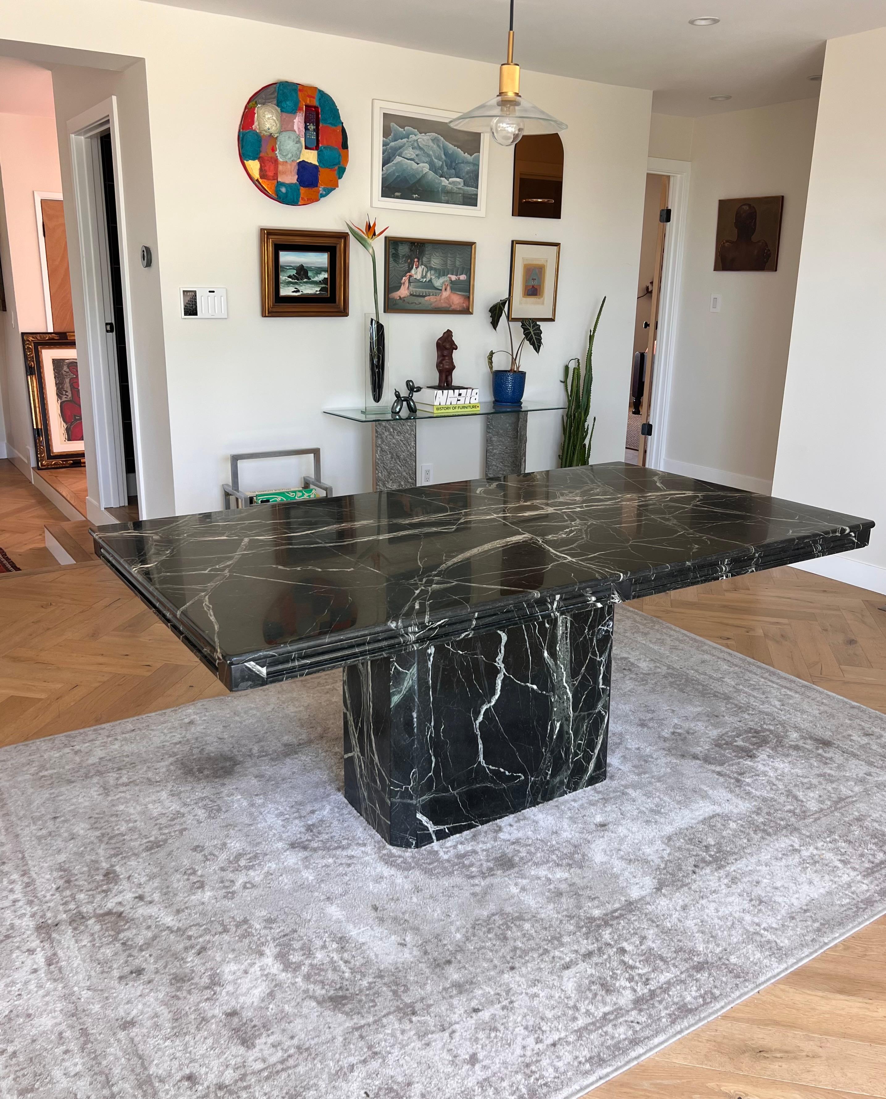 A vintage Italian black marble dining table, 20th century 2
