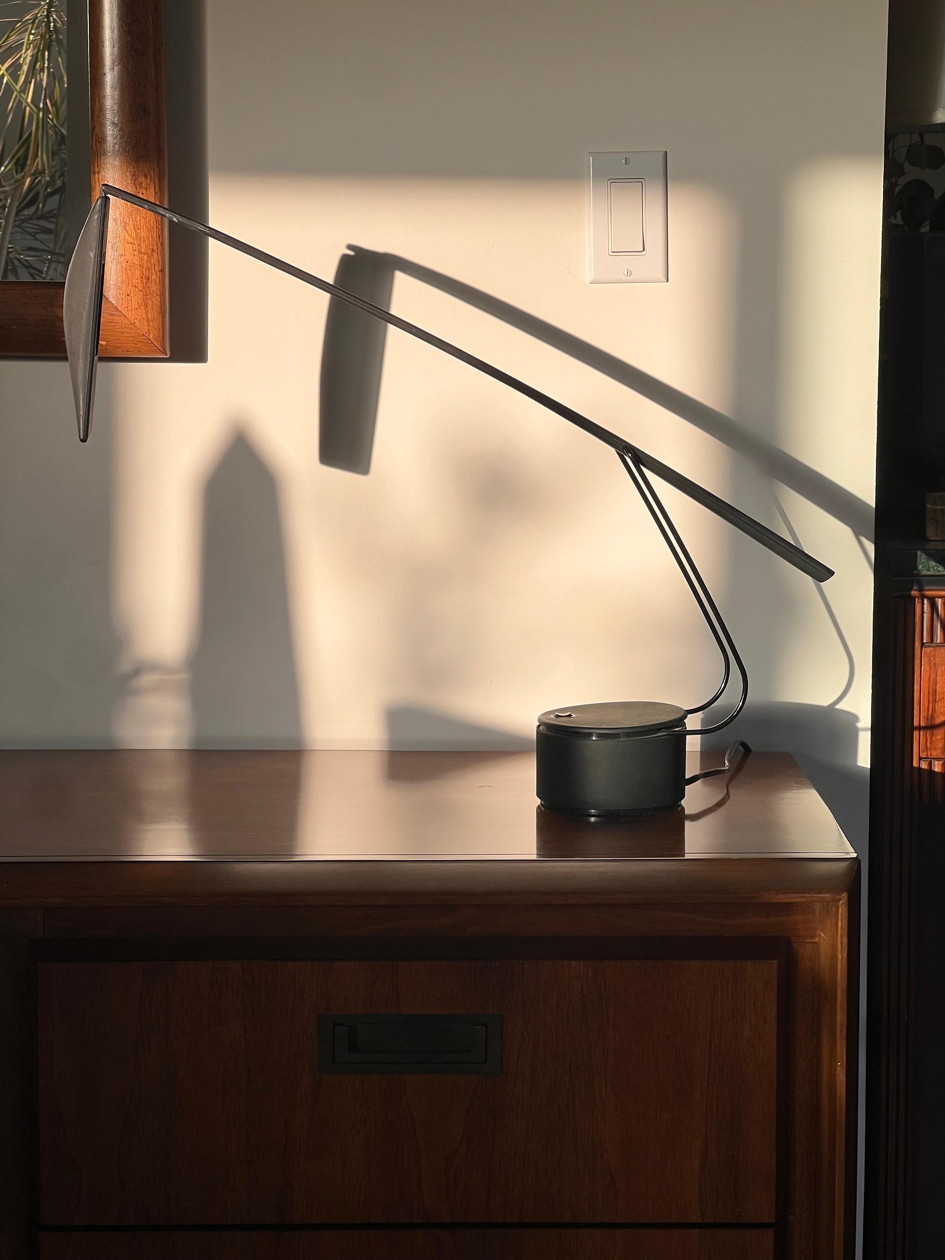 A vintage Italian « Dove » table lamp by PAF Studio, Milan 20th century 8