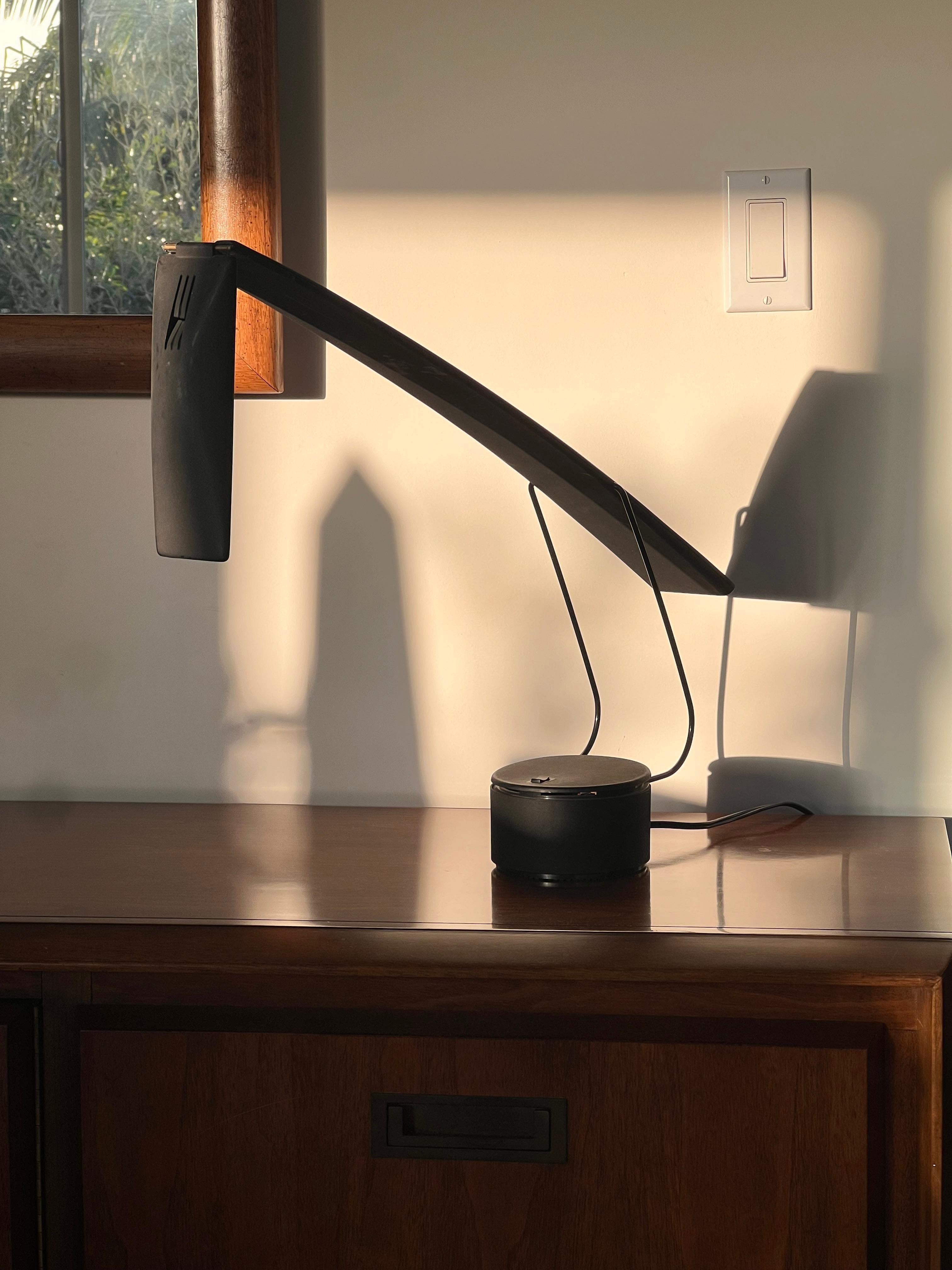 A vintage Italian « Dove » table lamp by PAF Studio, Milan 20th century 9