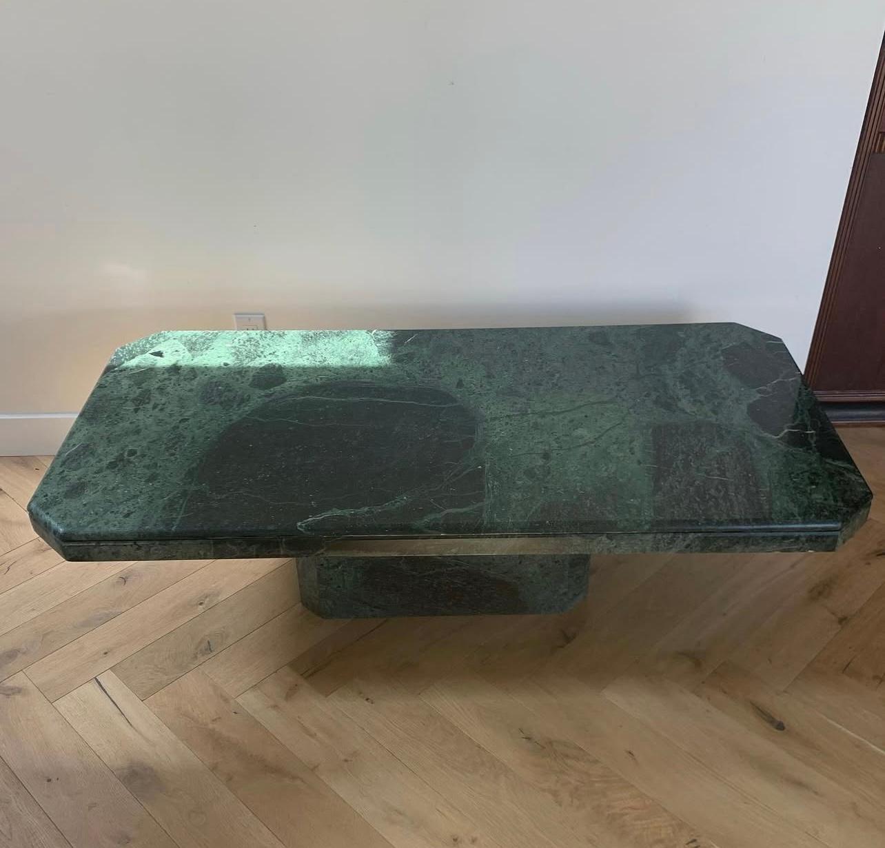 Table basse italienne vintage à piédestal en marbre vert, fin du 20e siècle en vente 4