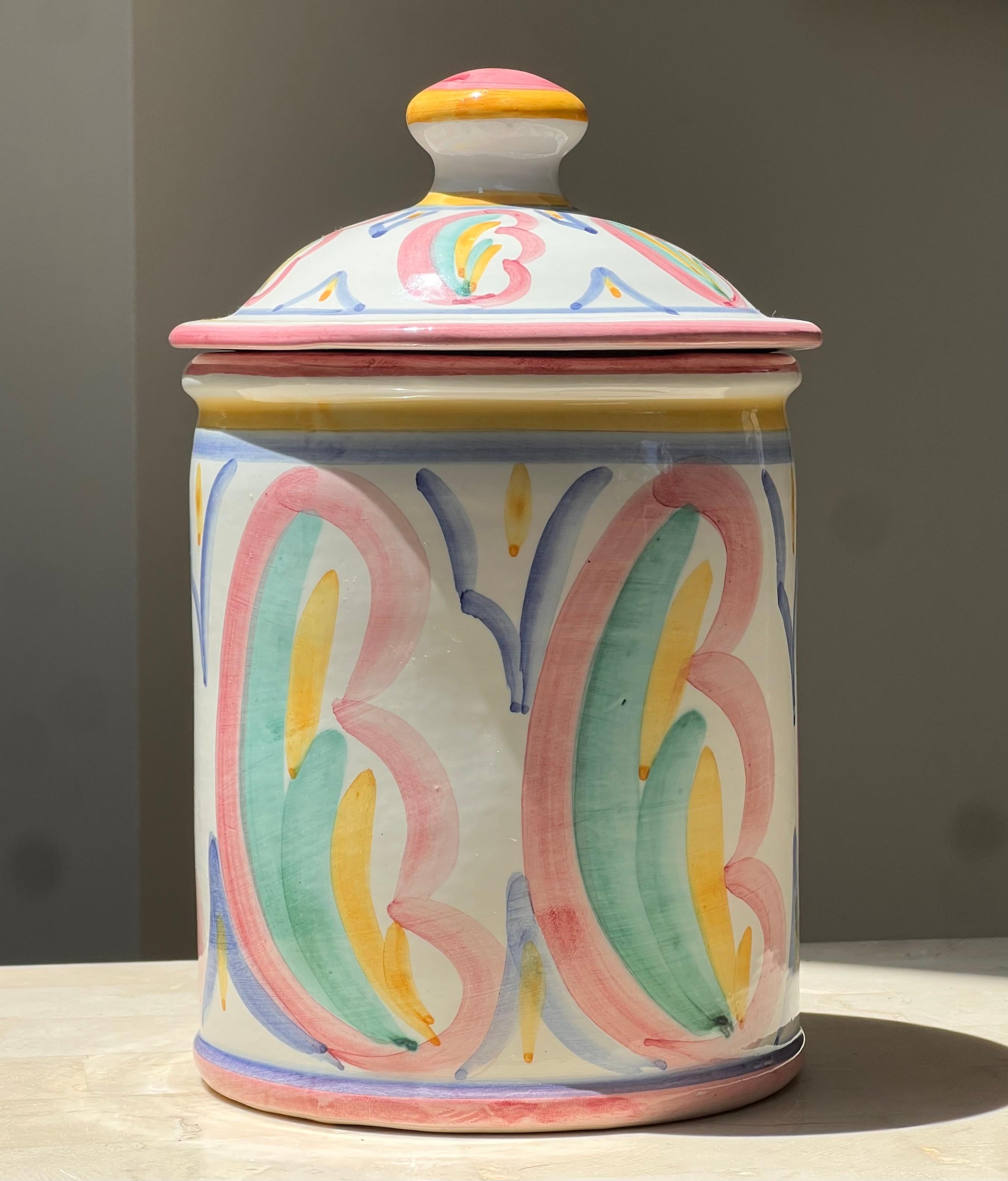 Una olla de cerámica italiana vintage pintada a mano con tapa de Vietri, 1981 Pintado a mano en venta