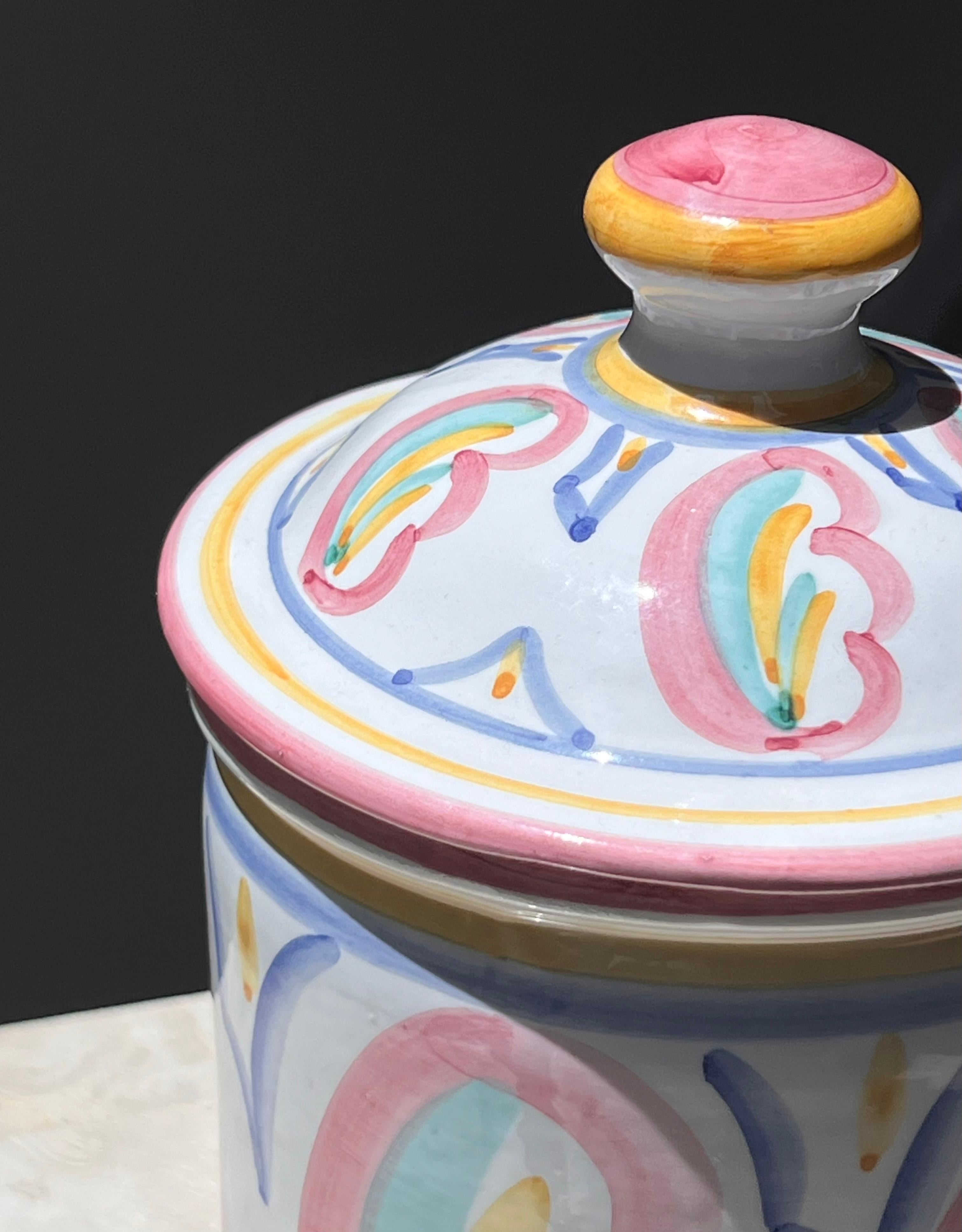 Una olla de cerámica italiana vintage pintada a mano con tapa de Vietri, 1981 siglo XX en venta