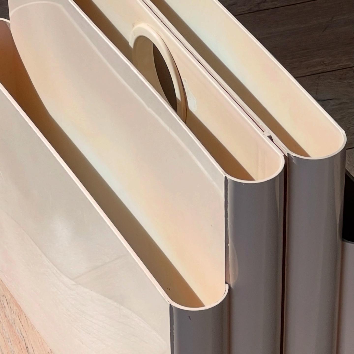 Mid-Century Modern A vintage Italian magazine rack by Giotto Stoppino for Kartell, 1970