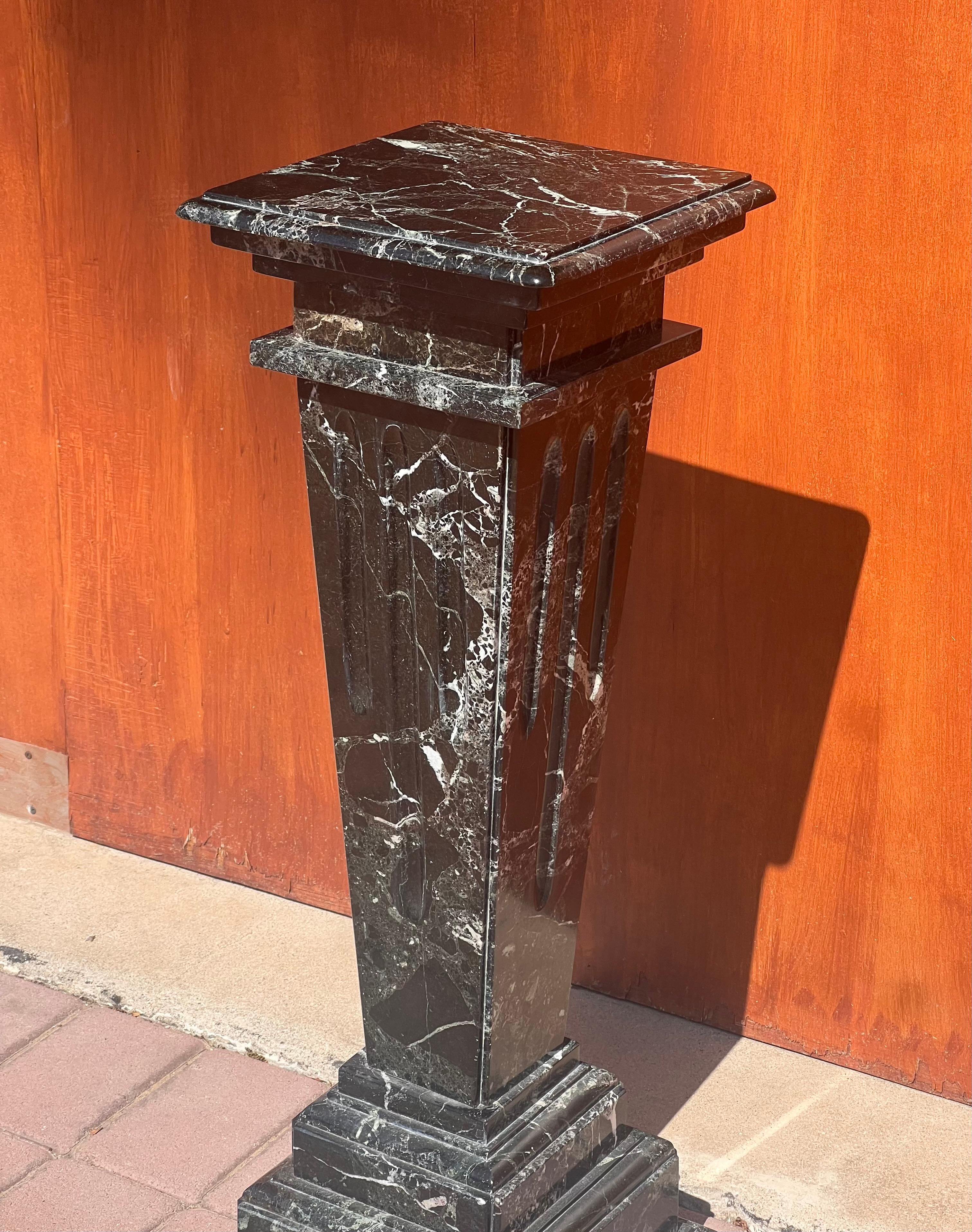 20th Century A vintage Italian neoclassical carved marble pedestal, 20th century For Sale