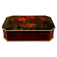 Una caja decorativa japonesa vintage con tapa, lacada en negro y rojo