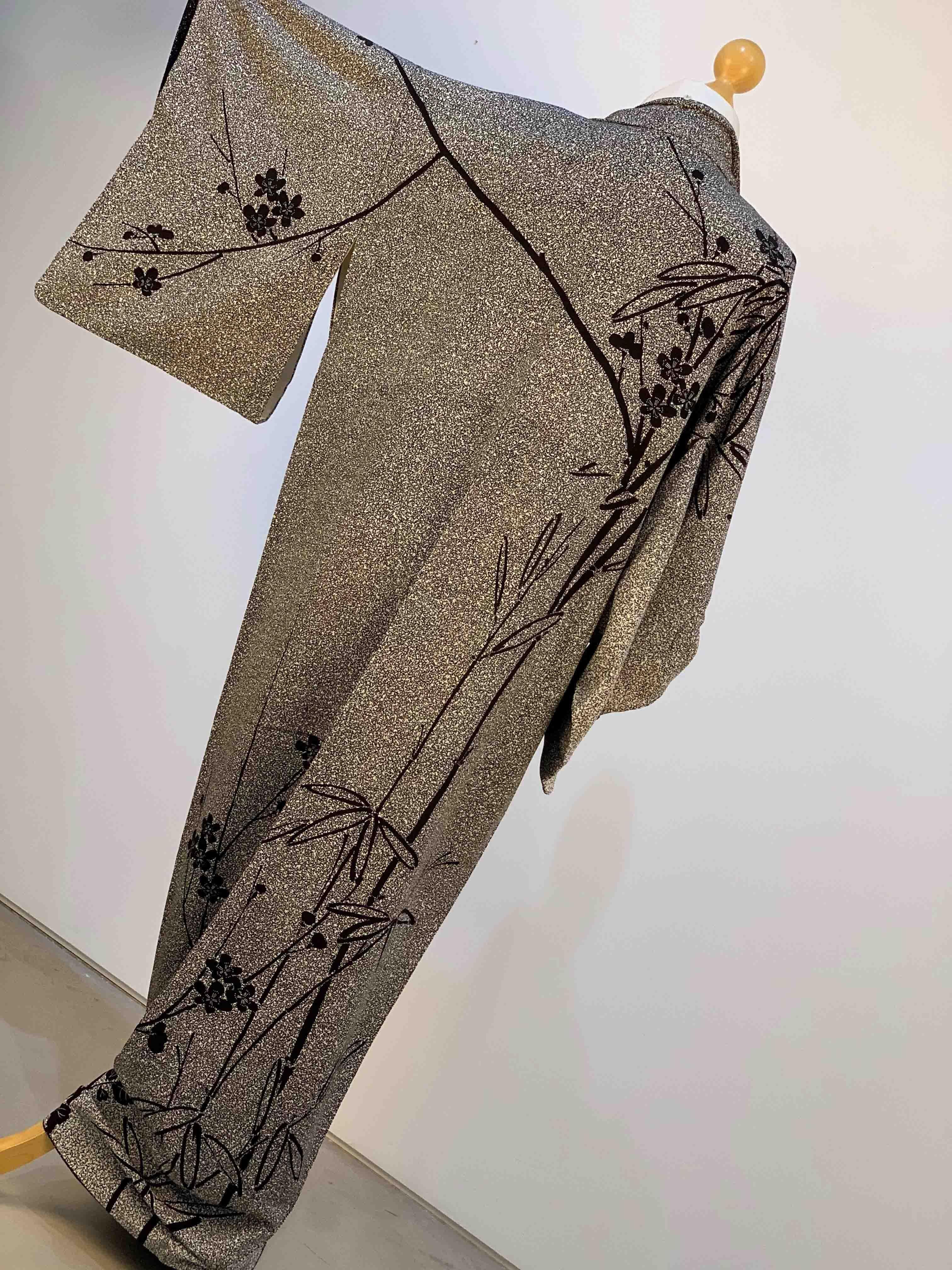 A vintage kimono in grey floral  9