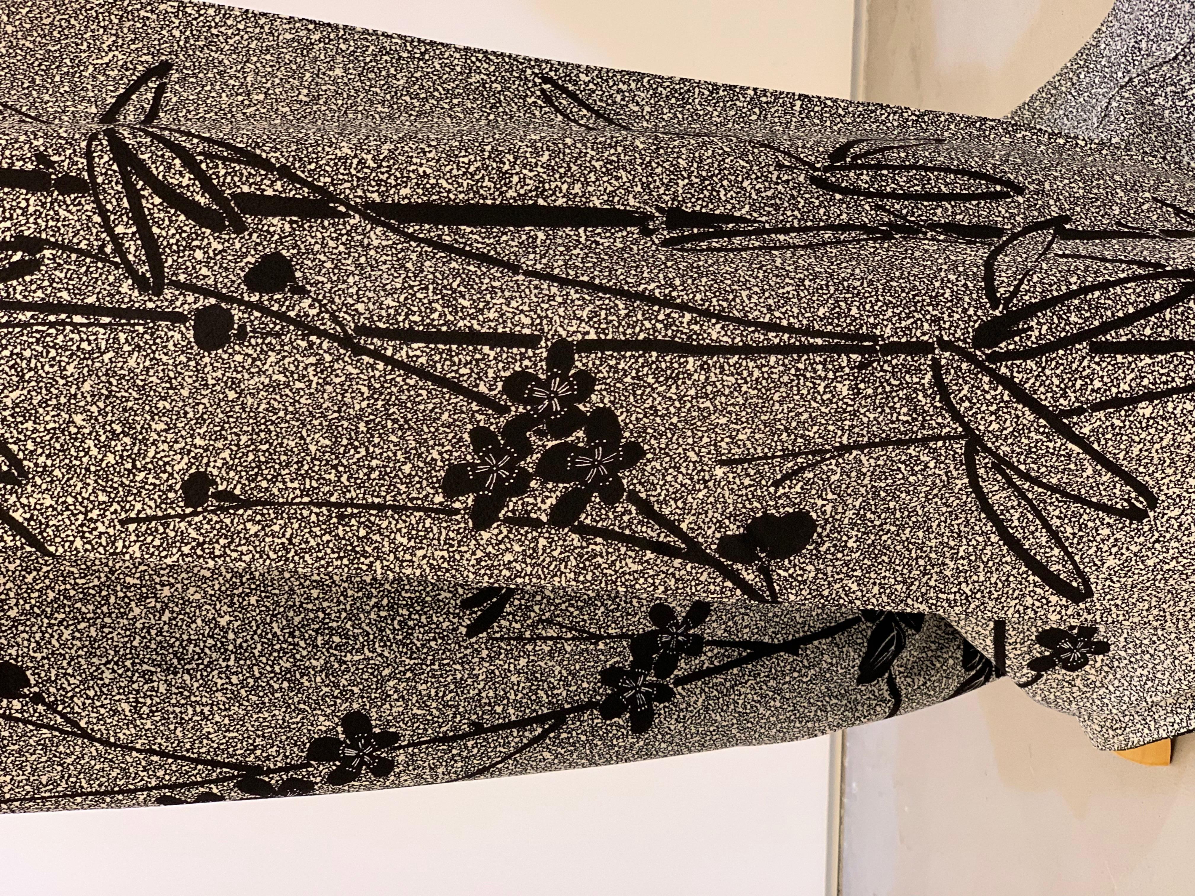 Women's or Men's A vintage kimono in grey floral 