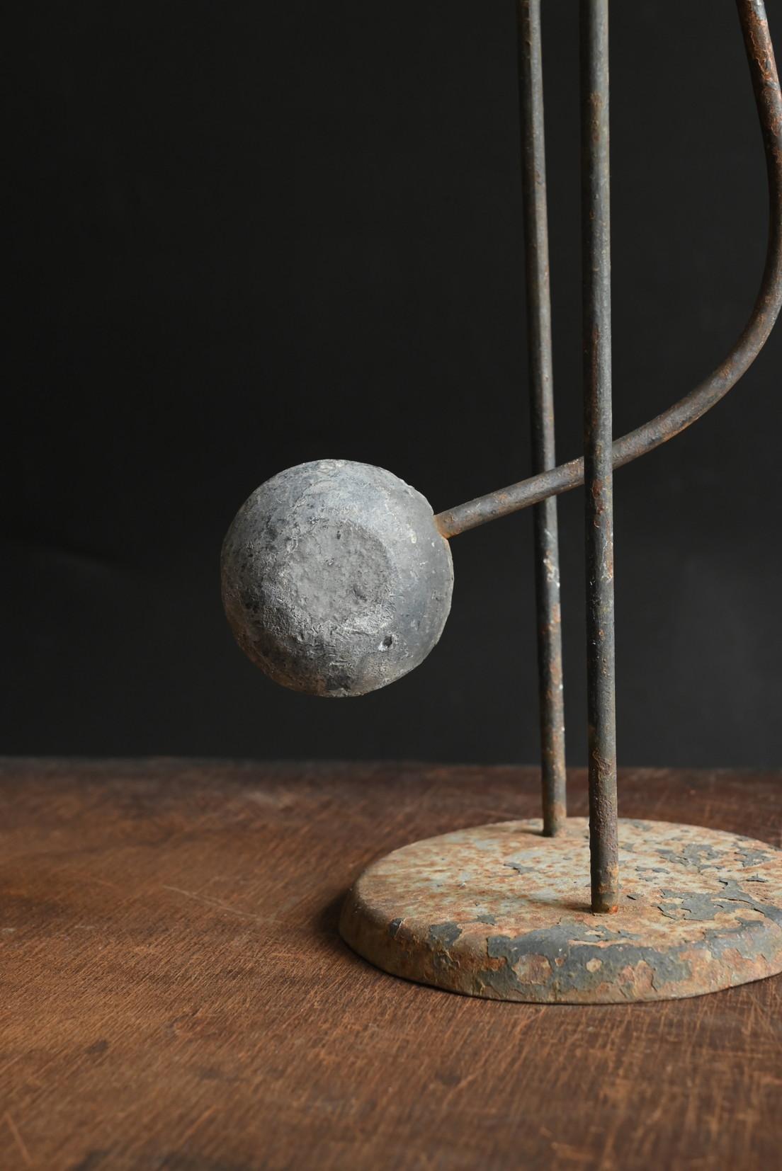 A vintage kinetic balance object of a small rowboat/Vintage iron balance toy For Sale 2