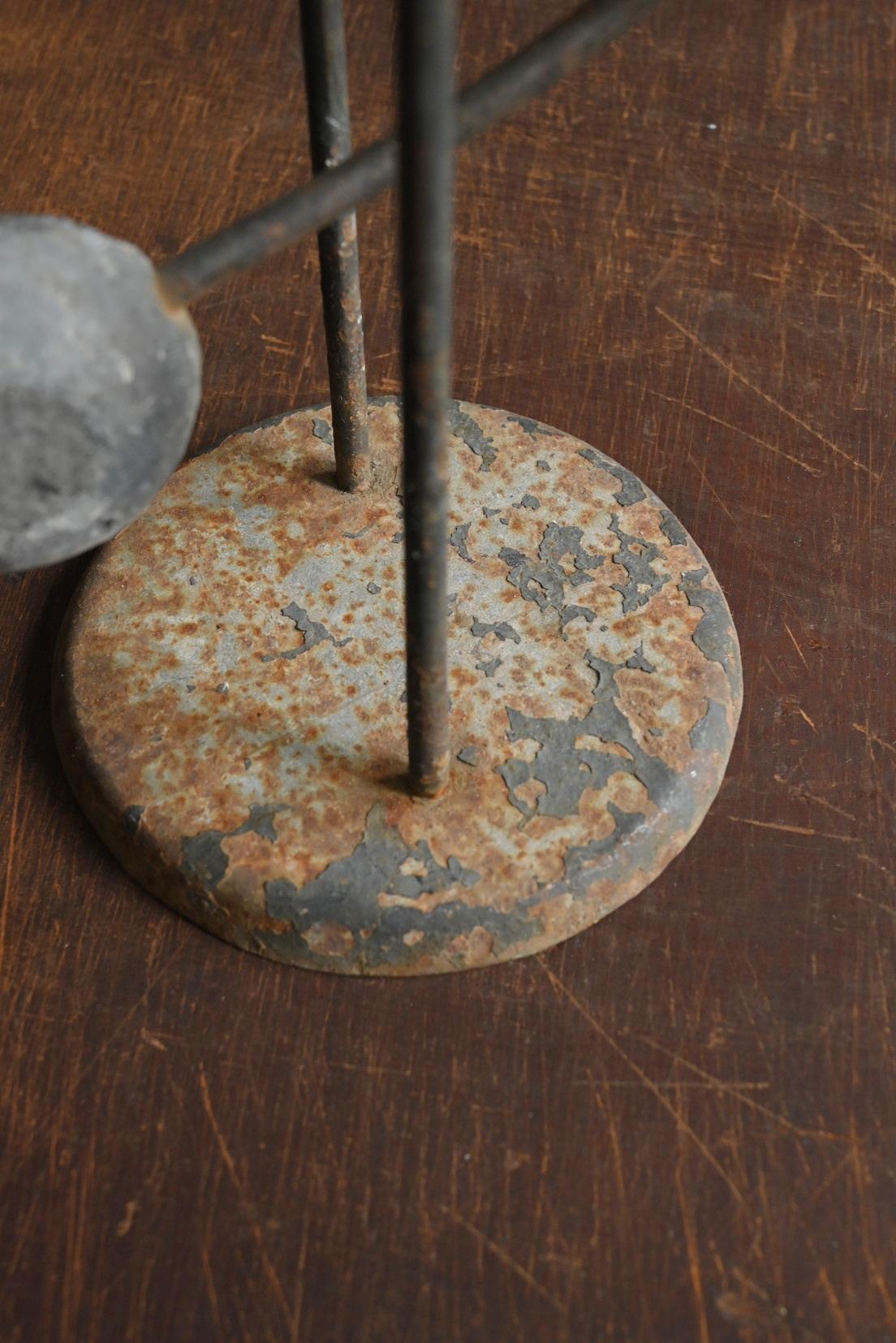A vintage kinetic balance object of a small rowboat/Vintage iron balance toy For Sale 3