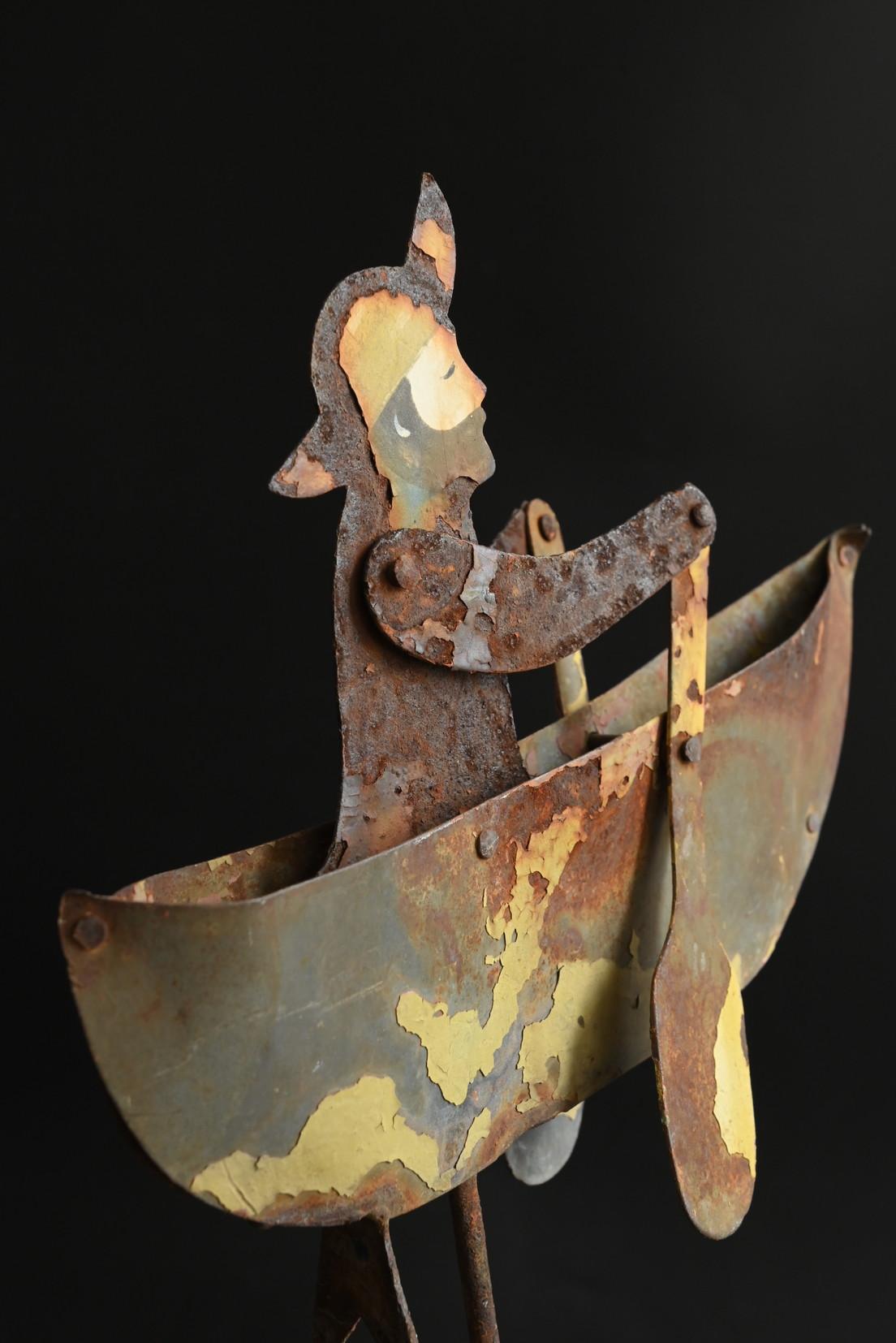 A vintage kinetic balance object of a small rowboat/Vintage iron balance toy For Sale 10