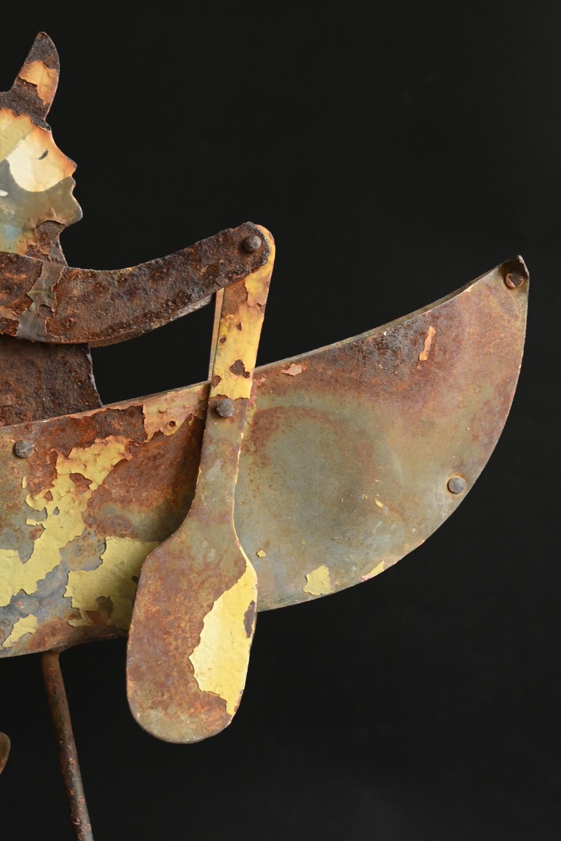 Iron A vintage kinetic balance object of a small rowboat/Vintage iron balance toy For Sale
