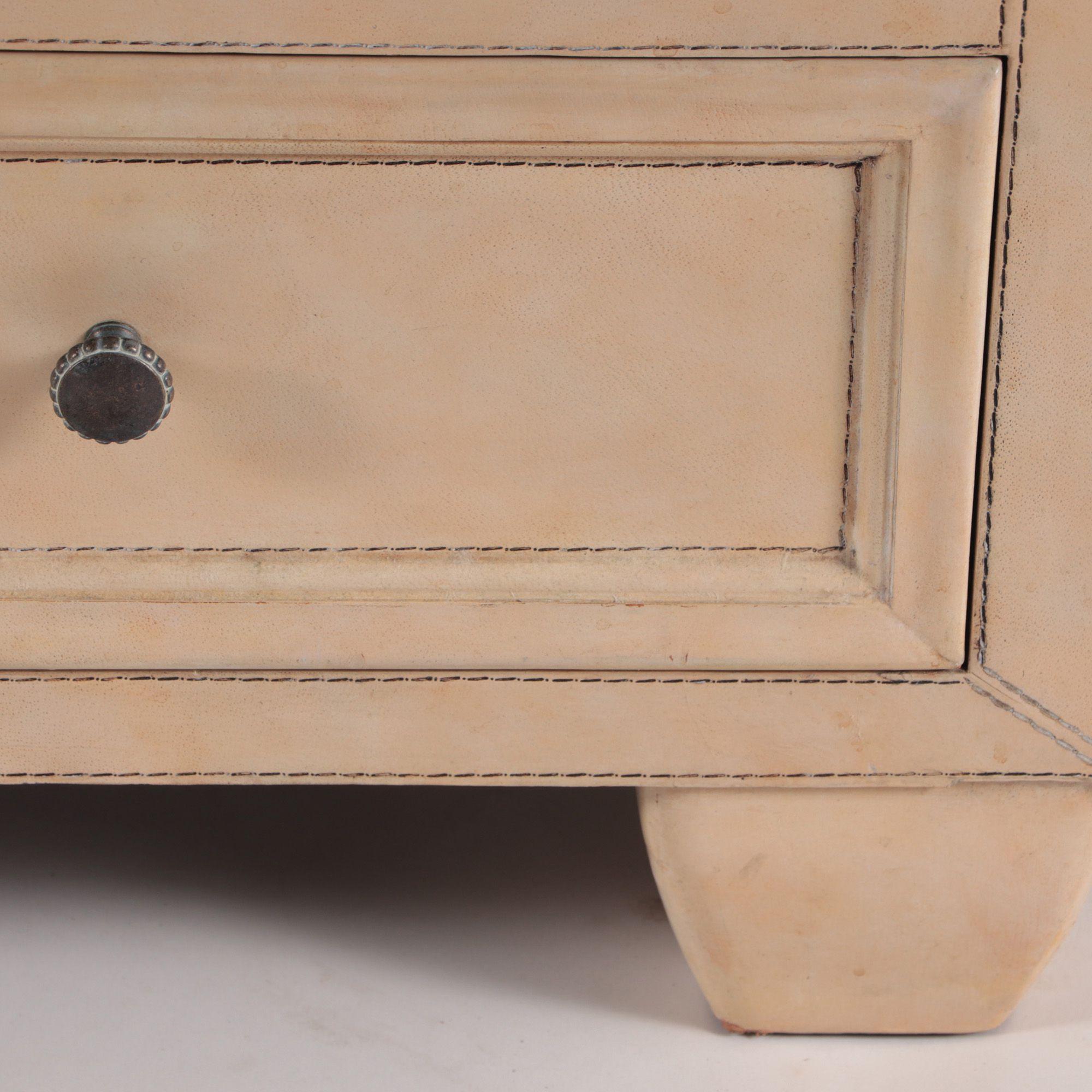 Vintage Lexington Leather Dresser of Six Drawers, Late 20th C In Good Condition In Philadelphia, PA