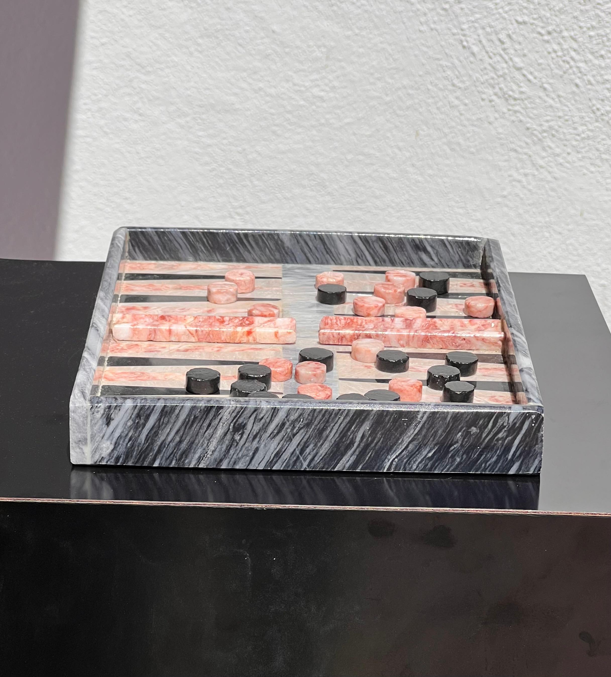 Marmo Un set da gioco di backgammon in marmo d'epoca, 20° secolo in vendita