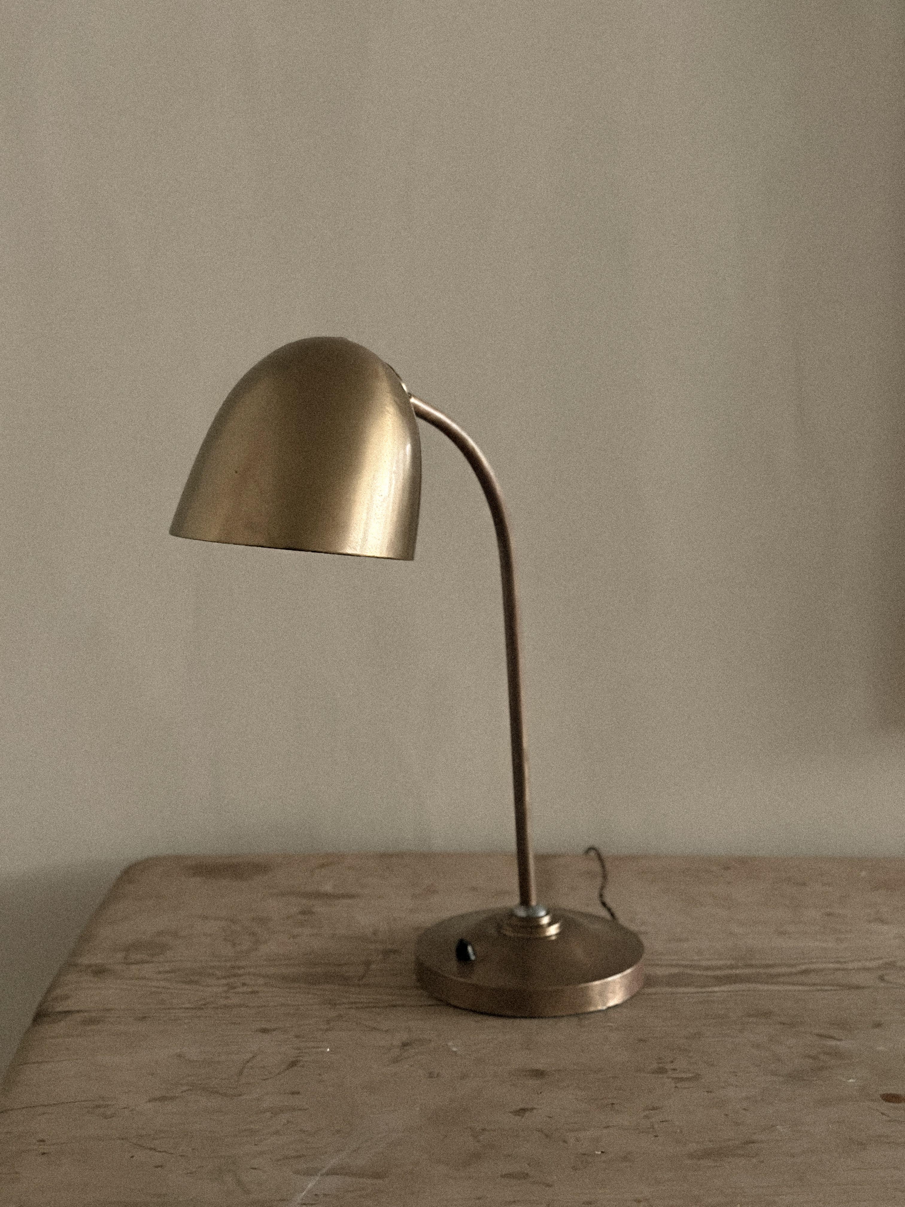 A.I.C.C., lampe de table en laiton du milieu du siècle dernier, Danemark, c. 1950s en vente 2