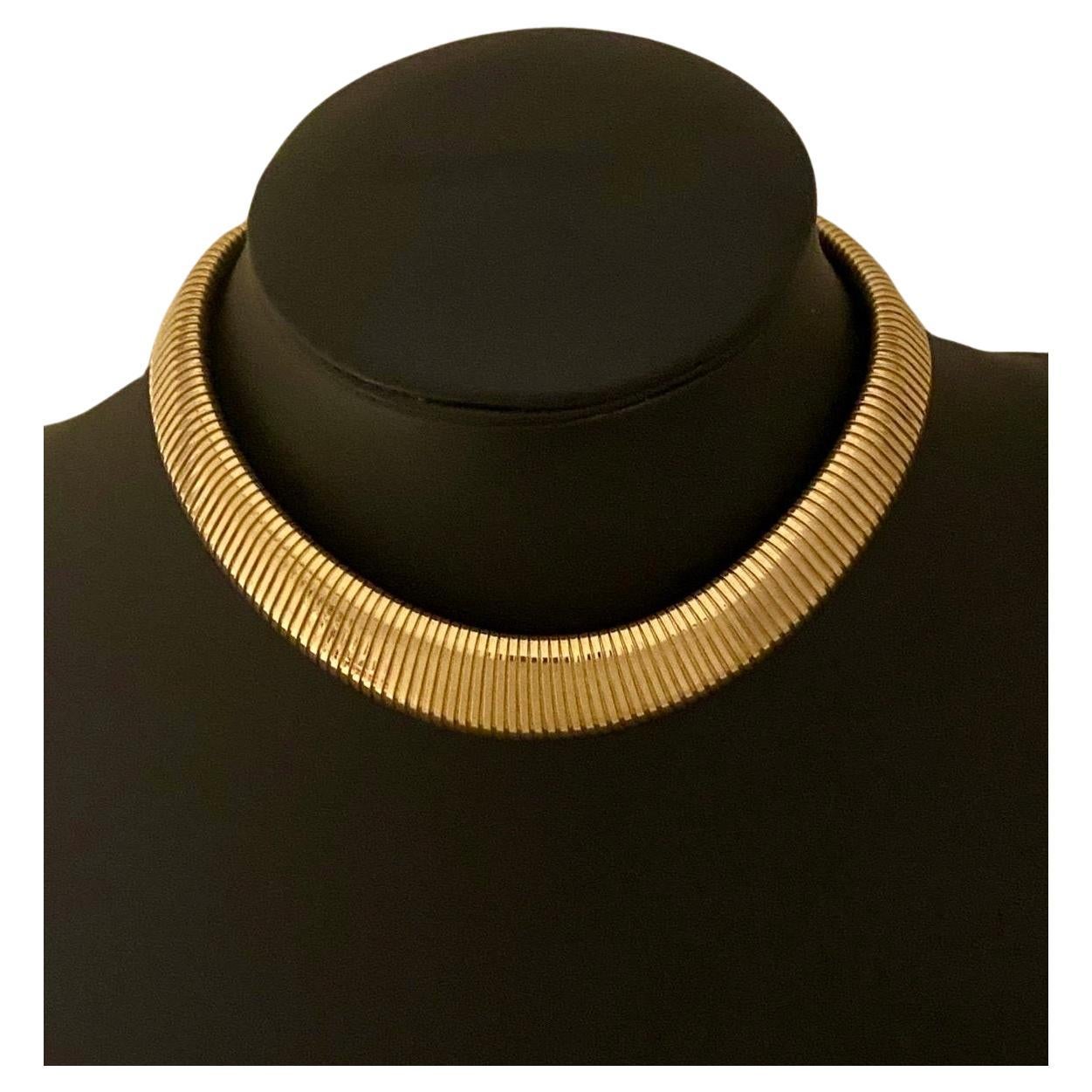 This is a fine example of this Iconic design necklace
One of the most imitated jewellery styles, construction and finish in the world, . Tubogas is obtained from Gold's fusion, then moulded in flat shapes 0.18mm thick width and wide 3.4mm. These