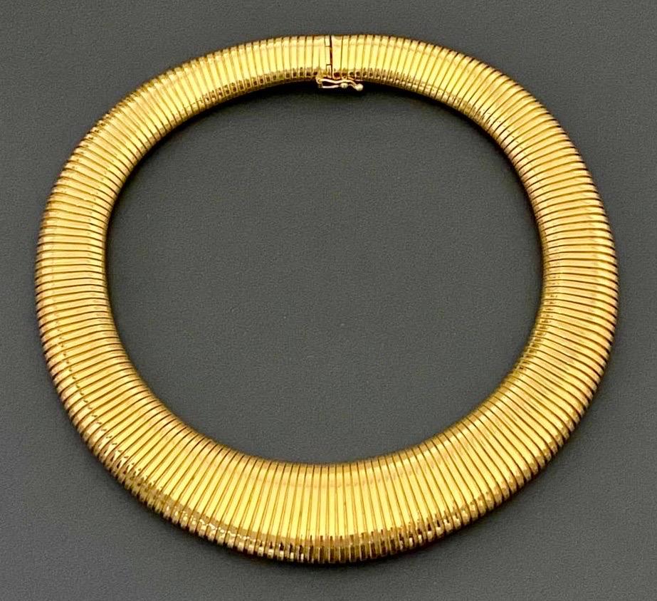 A Vintage Mid Century Italian Tubogas 14k Gold Necklace  In Excellent Condition For Sale In Kenley surrey, GB