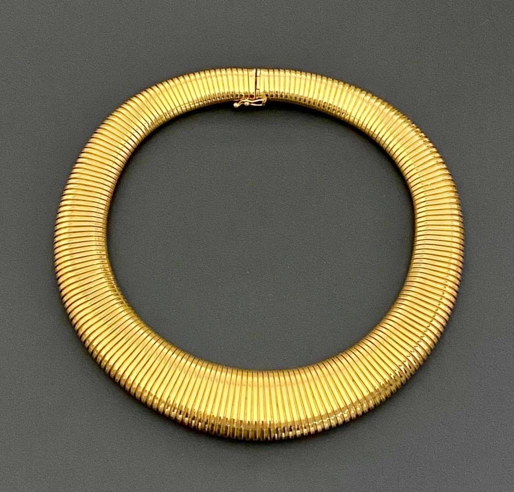 Women's A Vintage Mid Century Italian Tubogas 14k Gold Necklace  For Sale