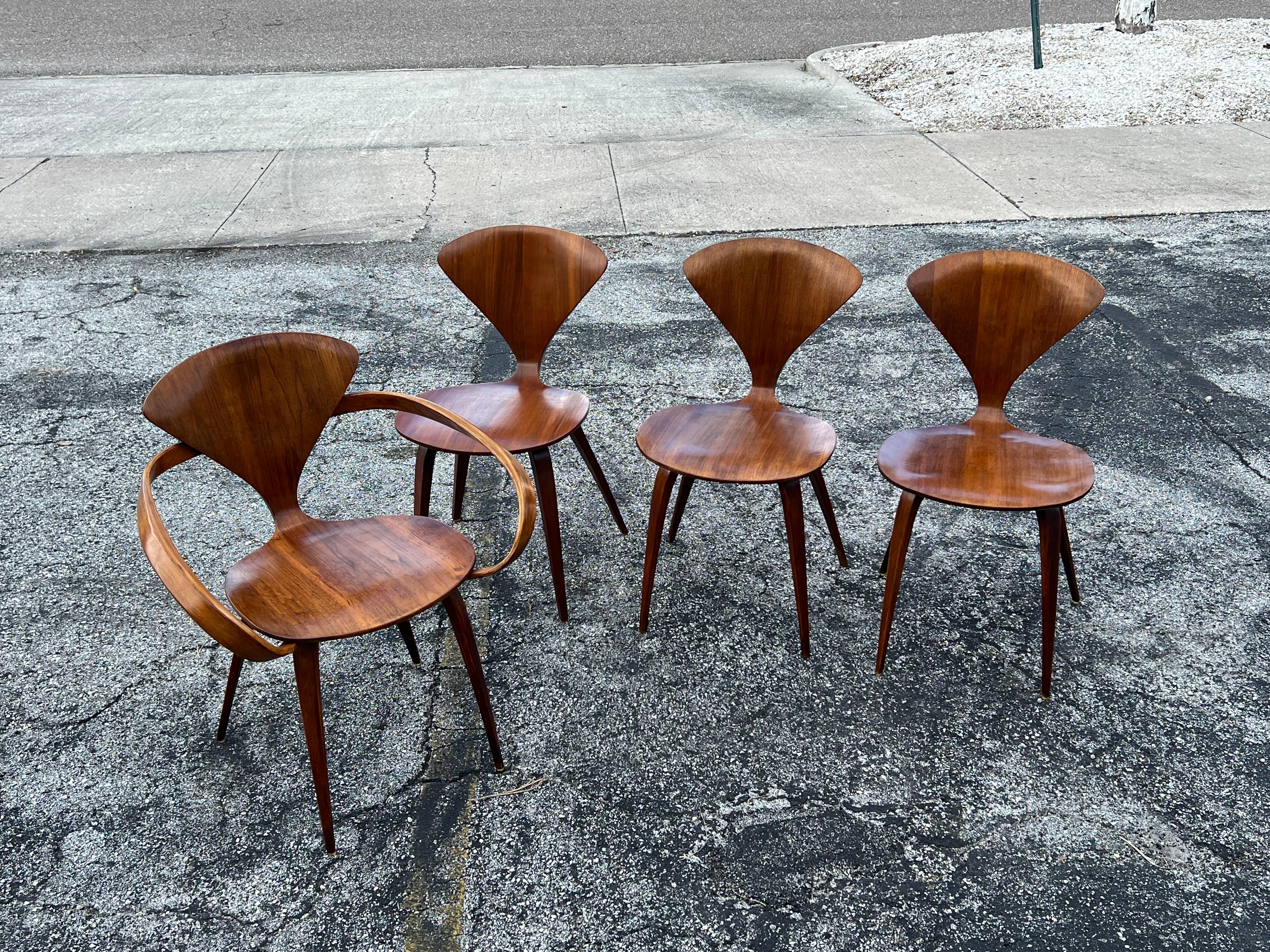 Sillón vintage Norman Cherner Plycraft  Y Tres Sillas Laterales ca' 1950's en venta 3